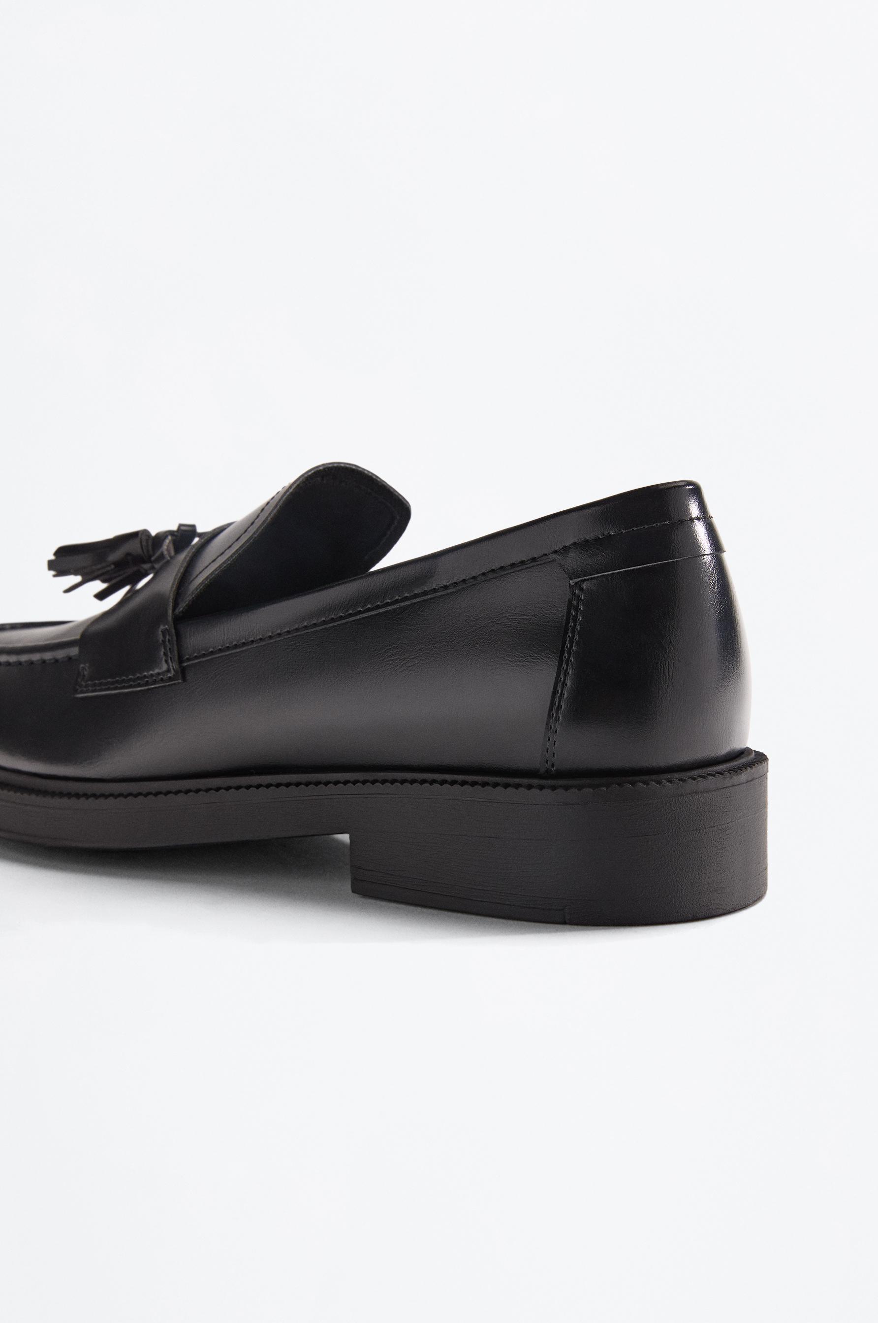 Tassel loafer shoe — BLACK