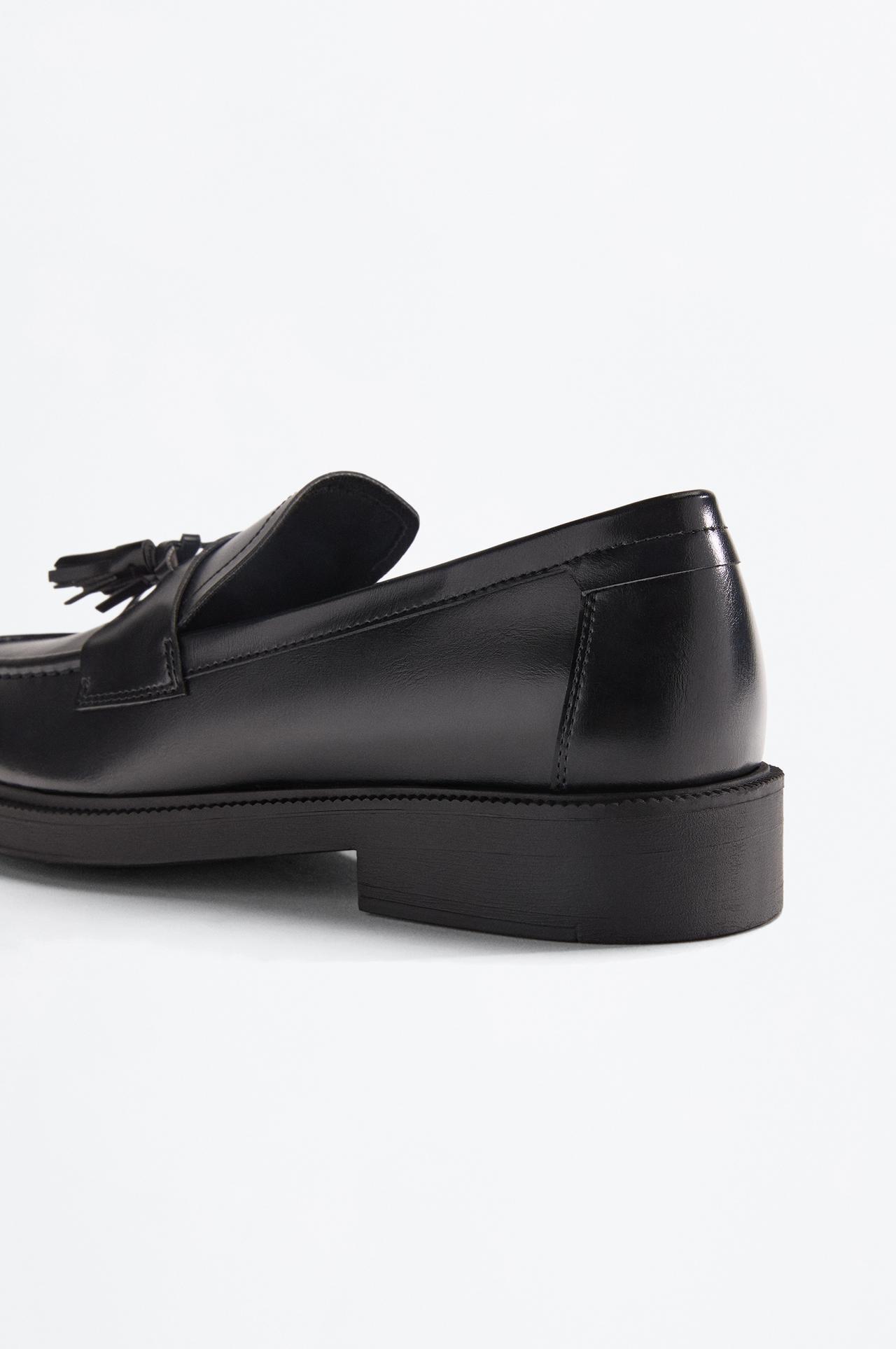 Tassel loafer shoe — BLACK