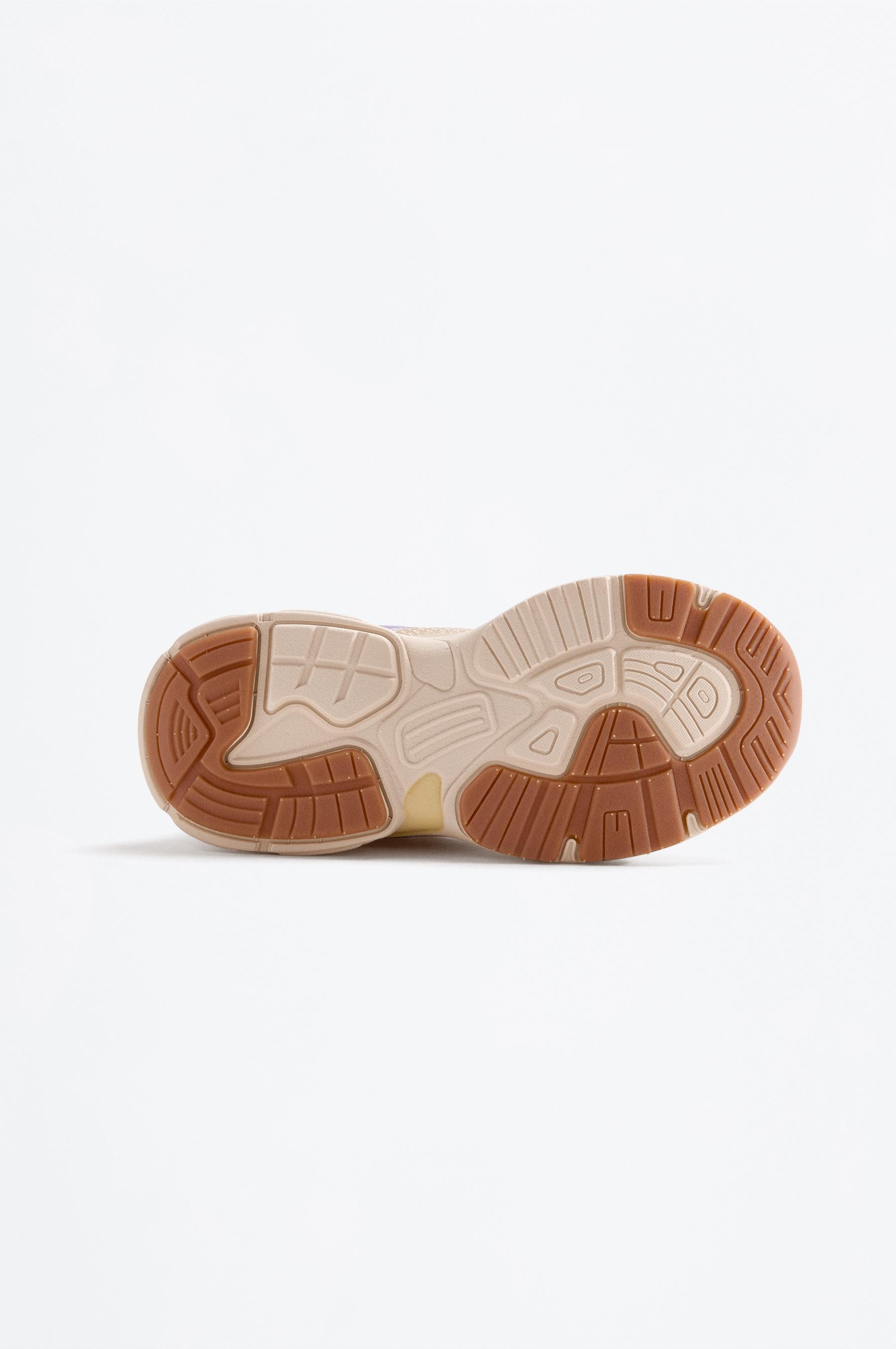 Metallic sports shoe — OTHERS