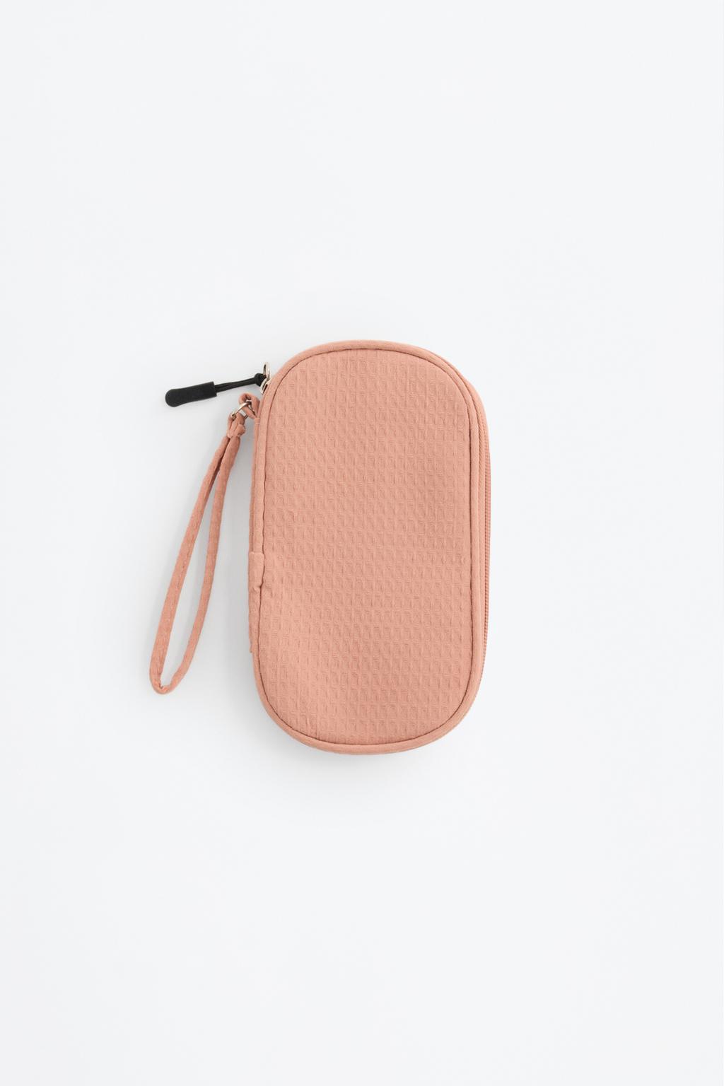 Toiletry-bag style travel organiser