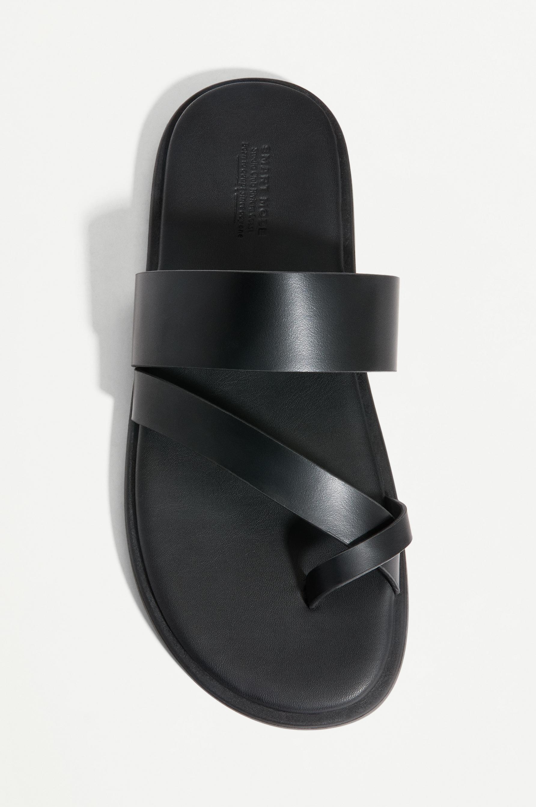 Strap sandals — BLACK