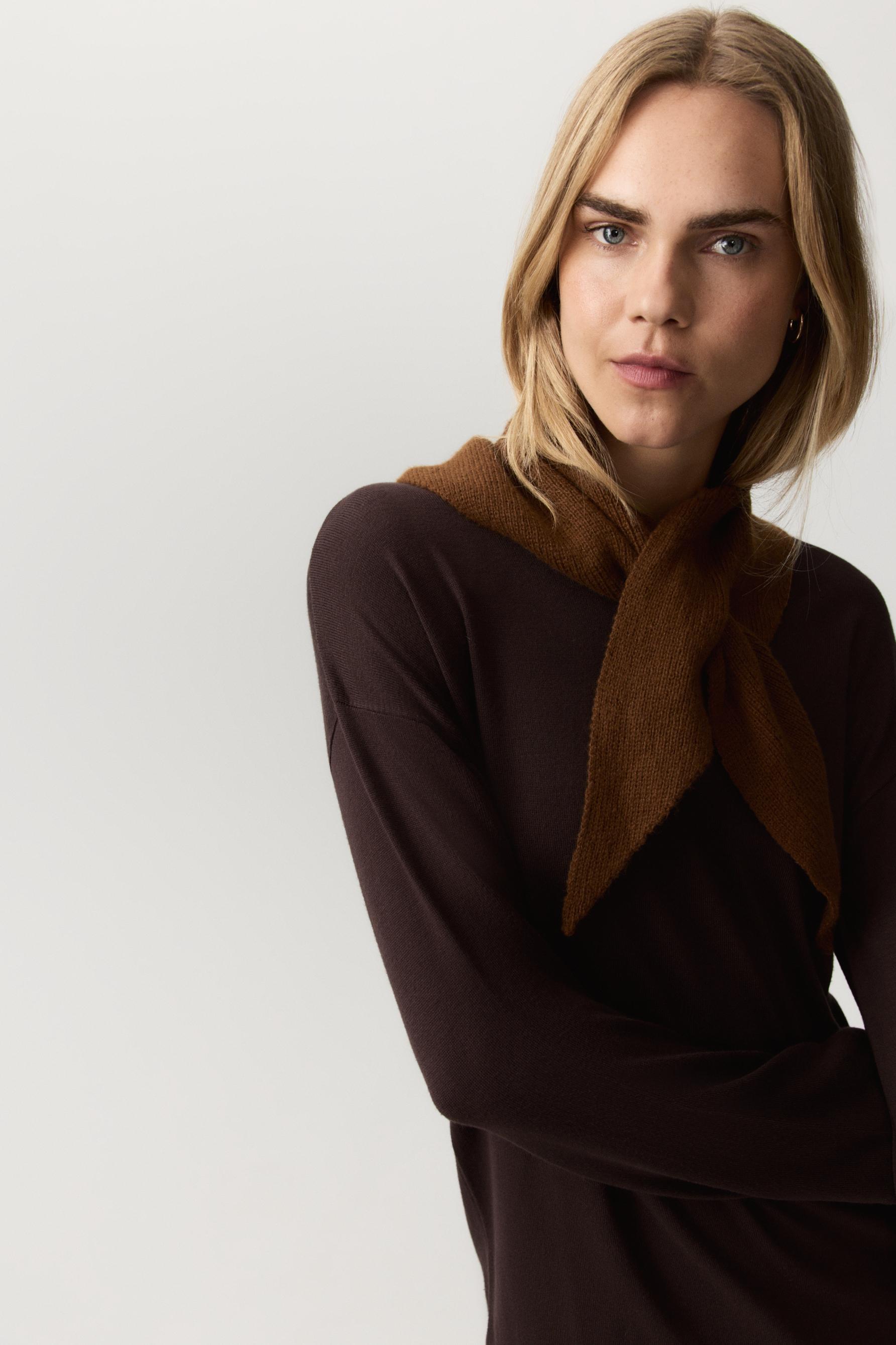 Pañoleta triangular punto