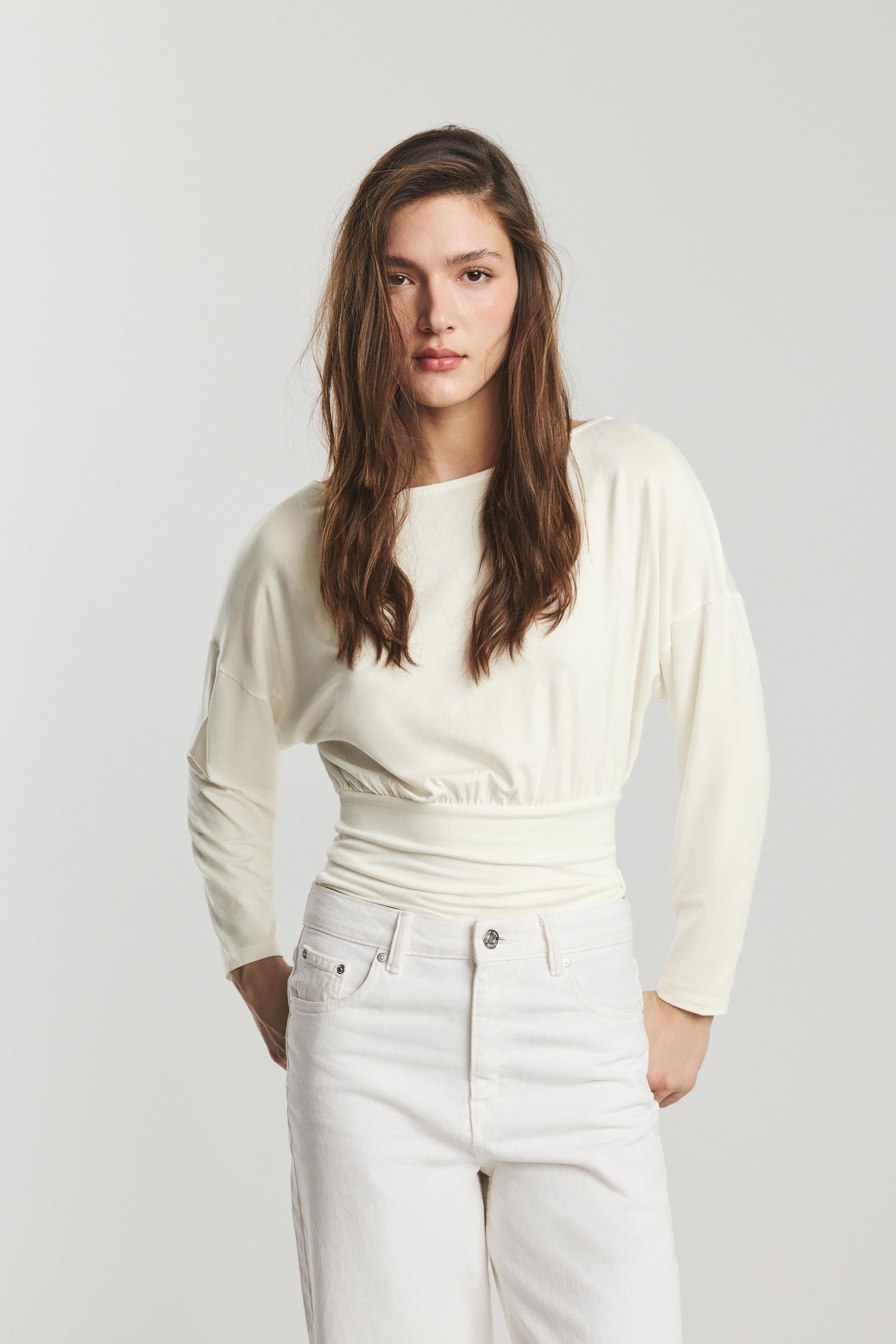 Camiseta asimétrica efecto fajín