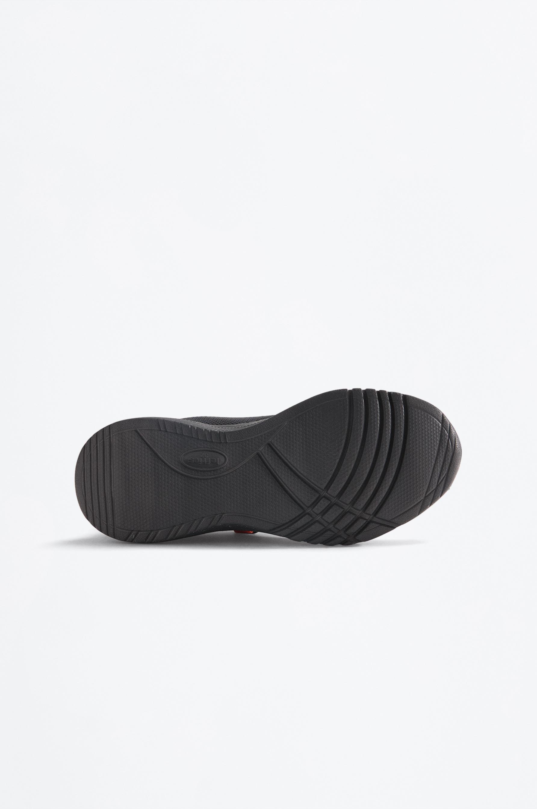 Technical sports shoe — GREY