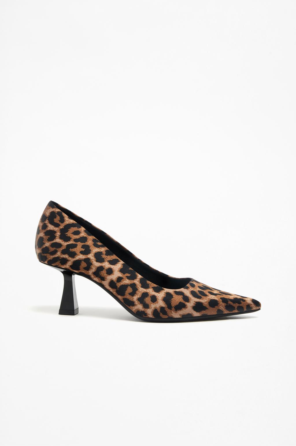 Animal print high-heel shoes