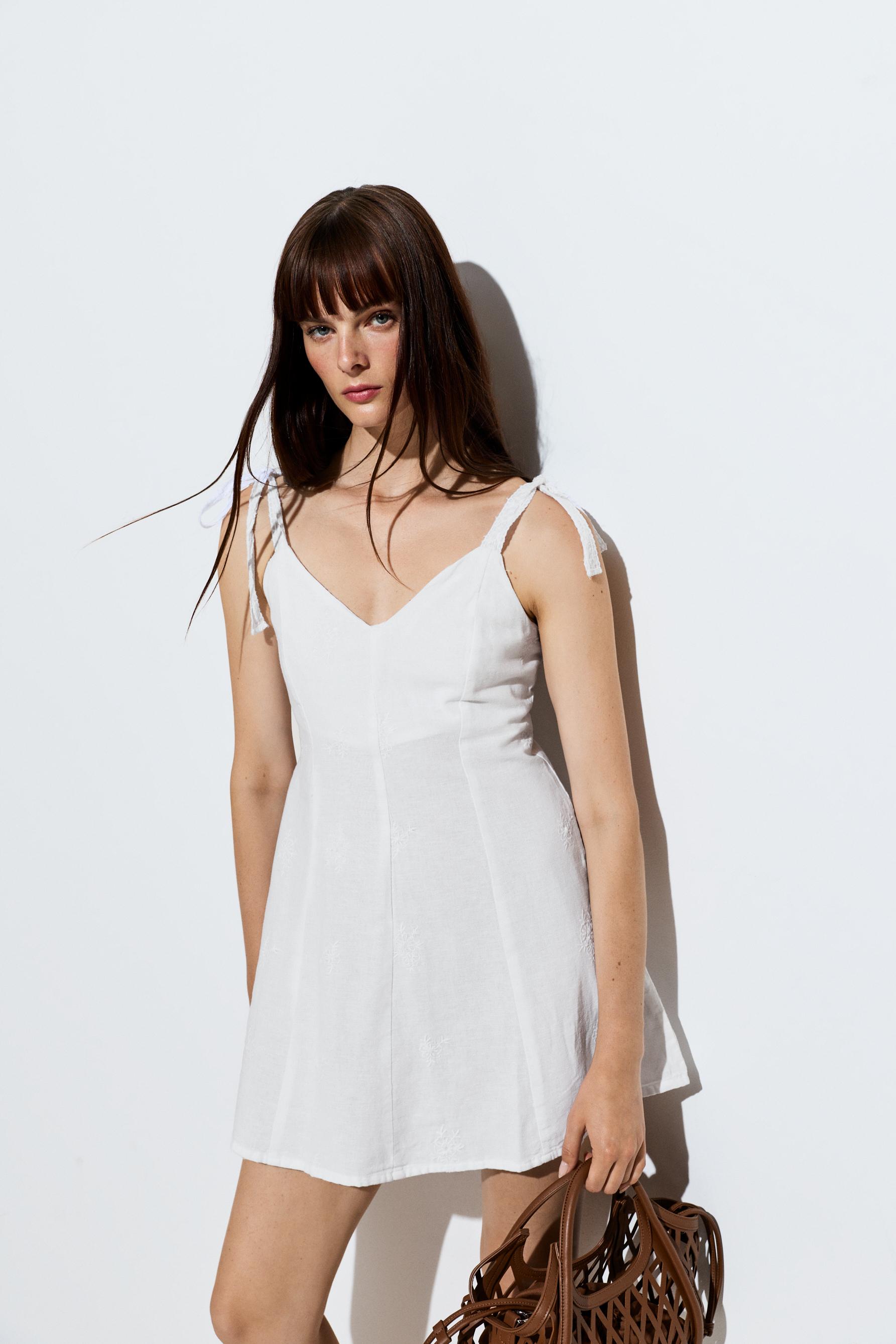 Embroidered short dress — WHITE