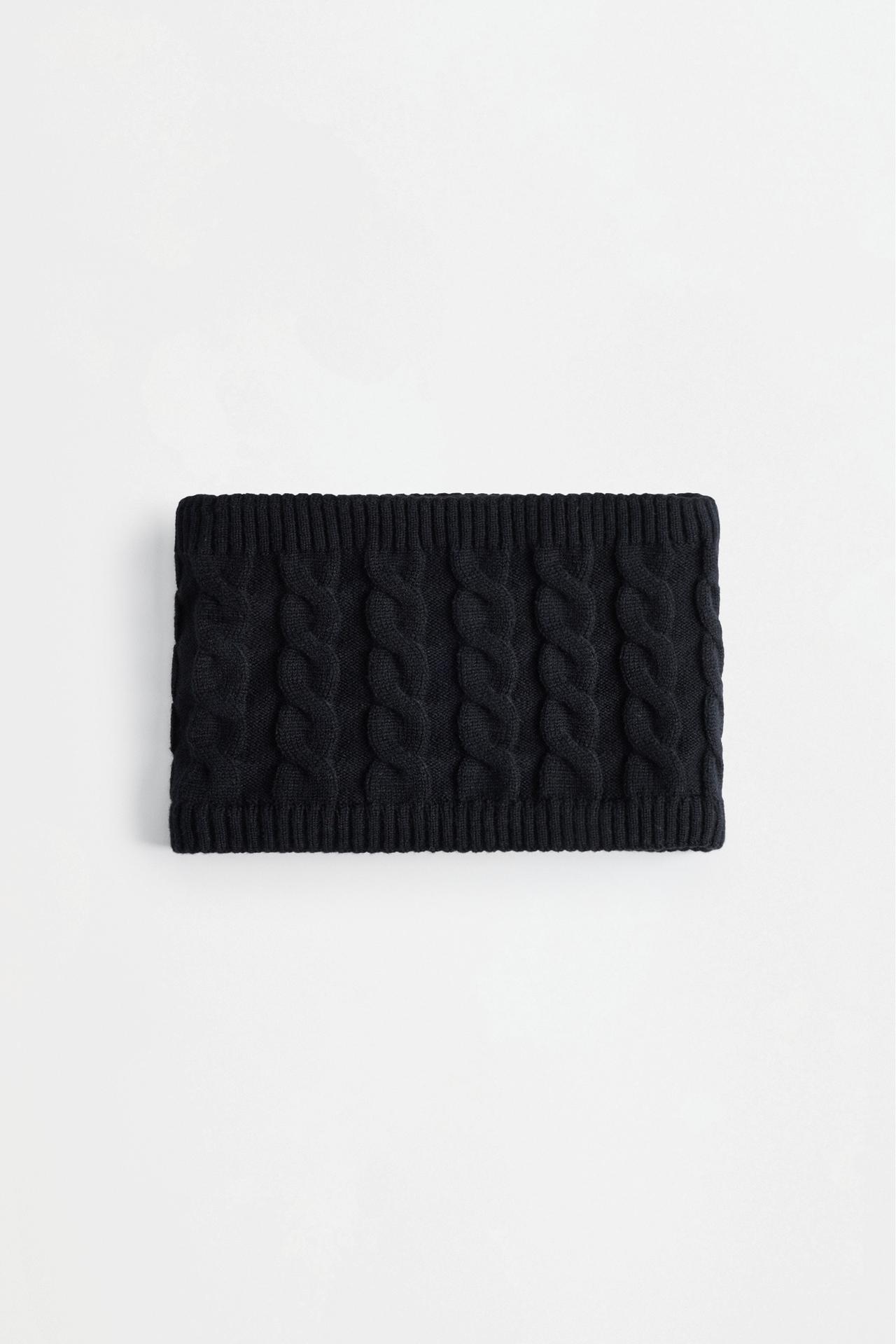 Cable-knit snood scarf — BLACK