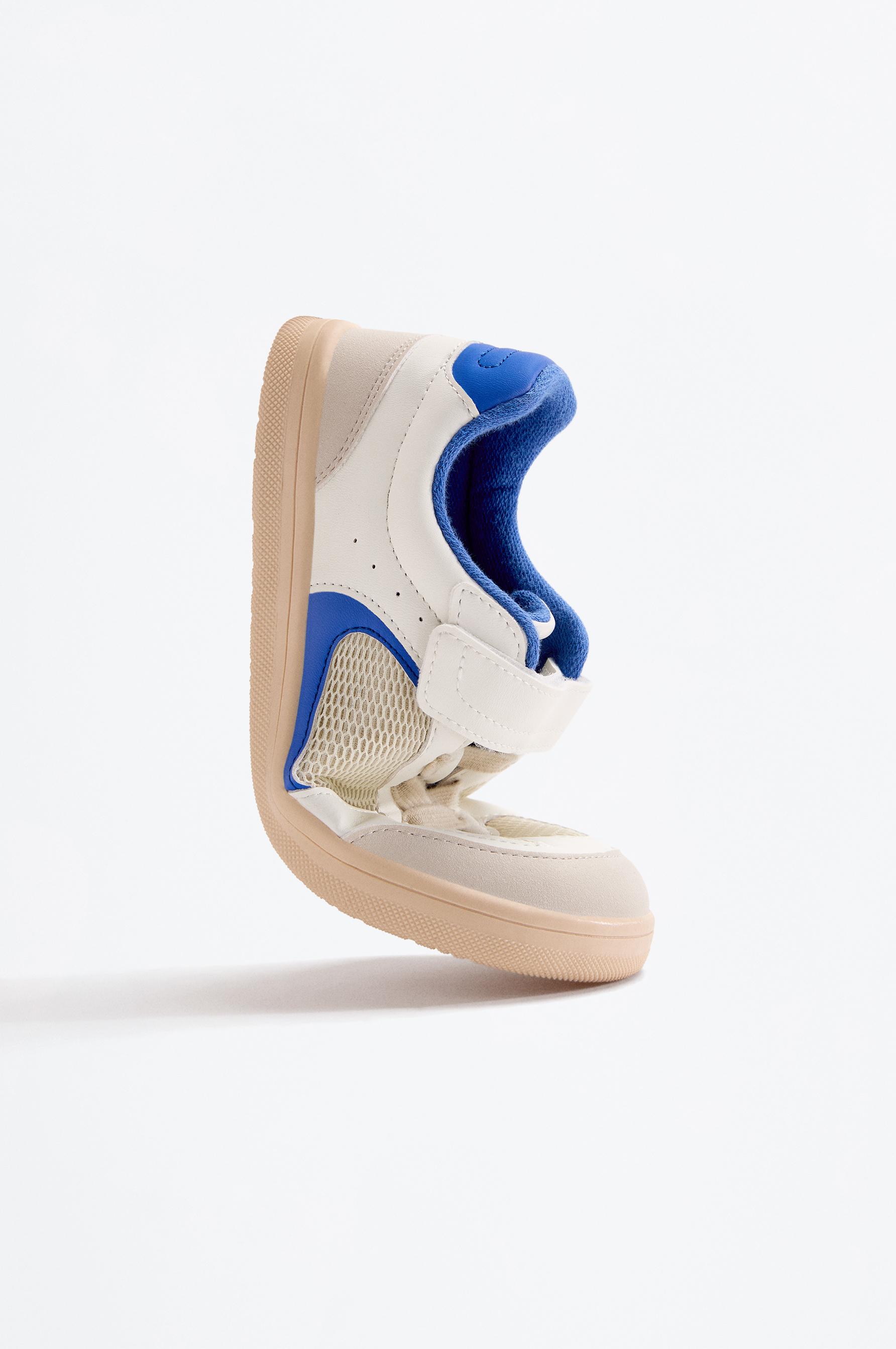 Casual sneakers — WHITE