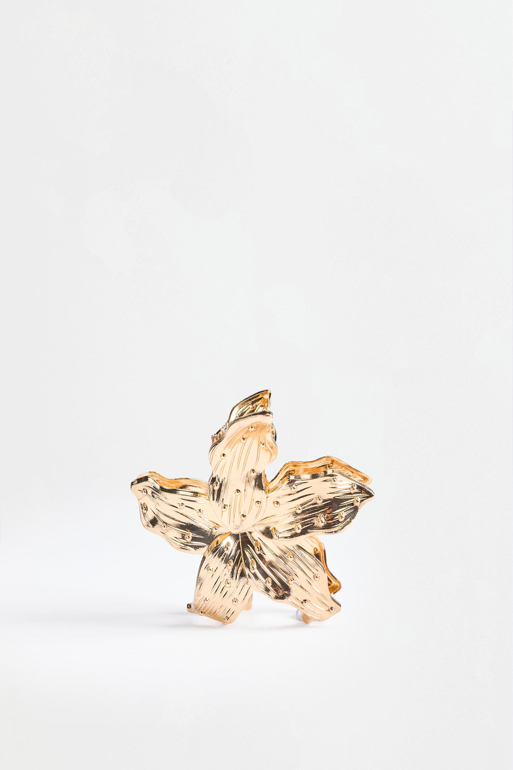 Flower hair claw — GOLDEN
