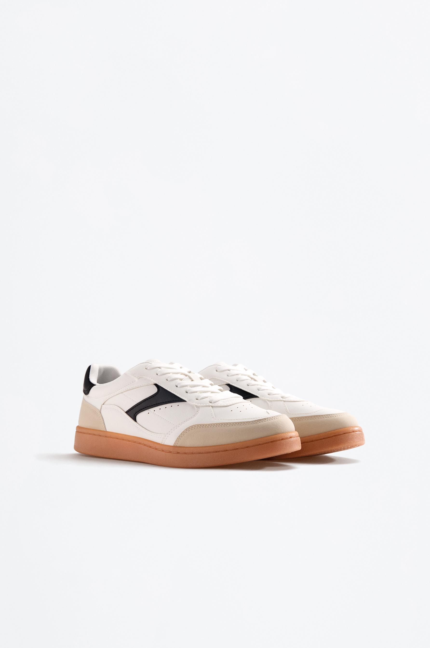 CARAMEL FLAT SLIPPERS — BLACK