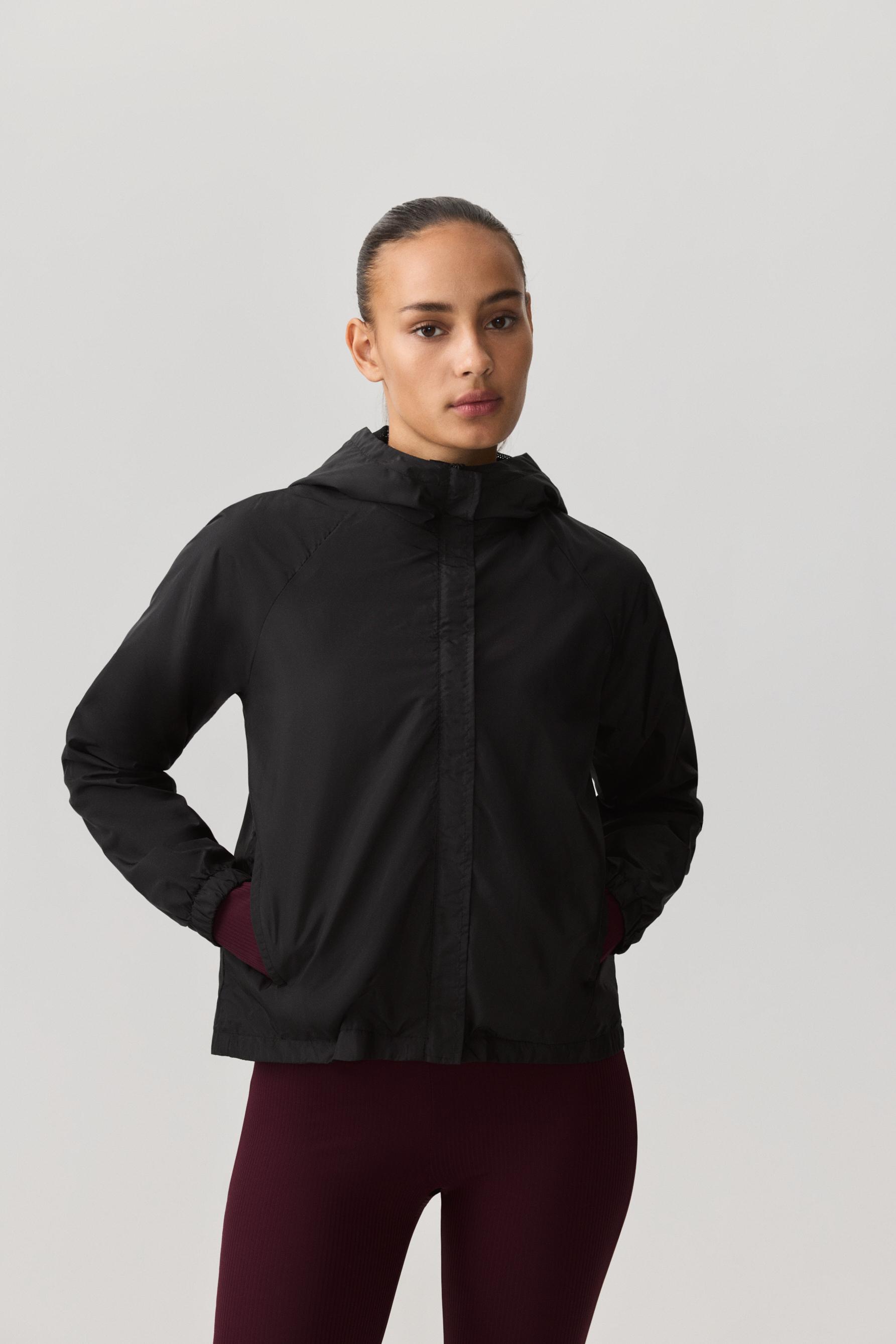 Cortavientos deportivo capucha