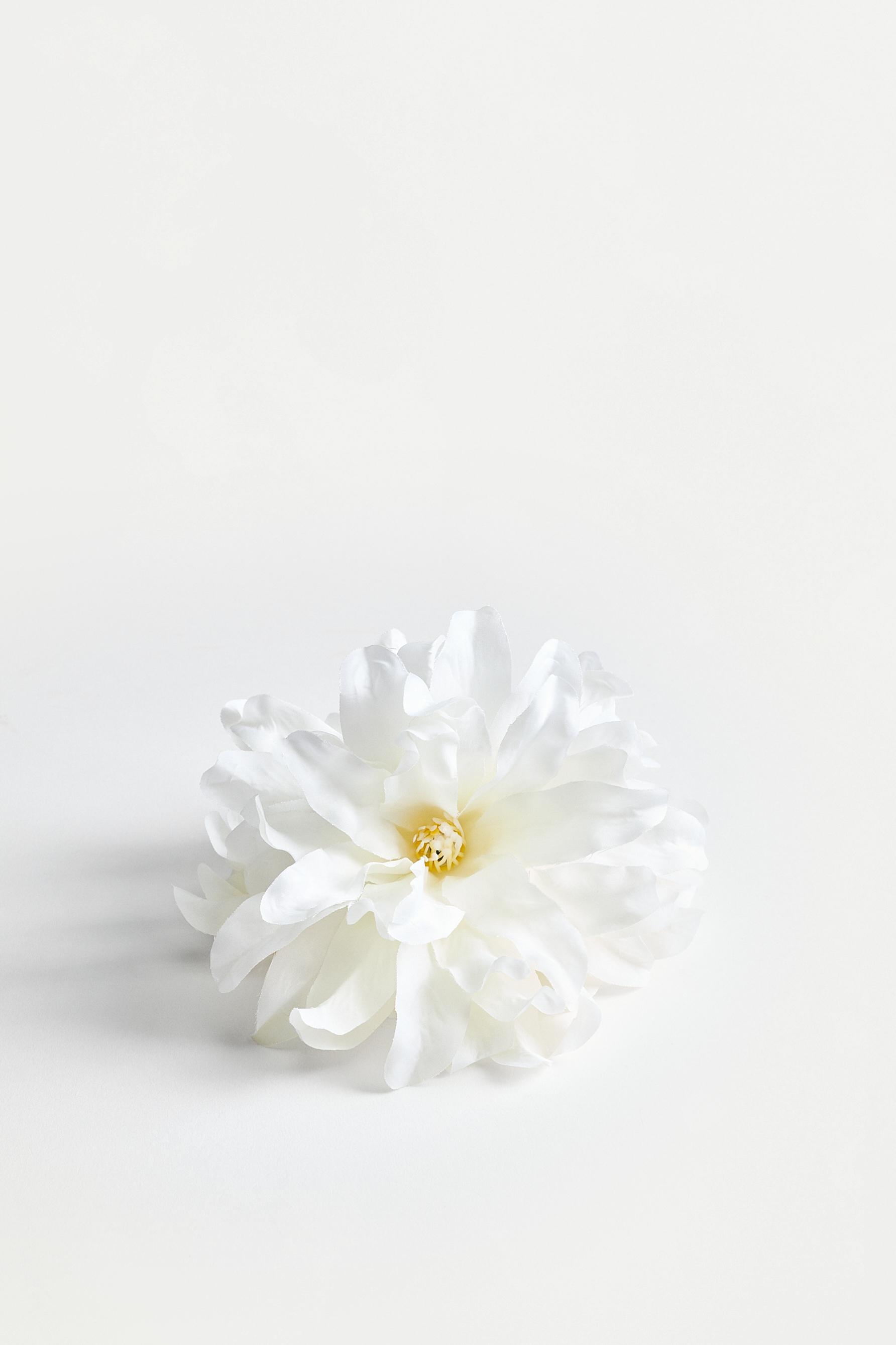 Flower hair clip — WHITE