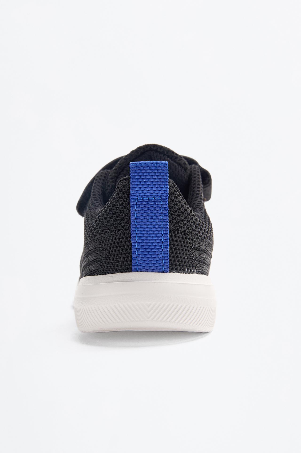 Minimalist sports shoe — BLACK