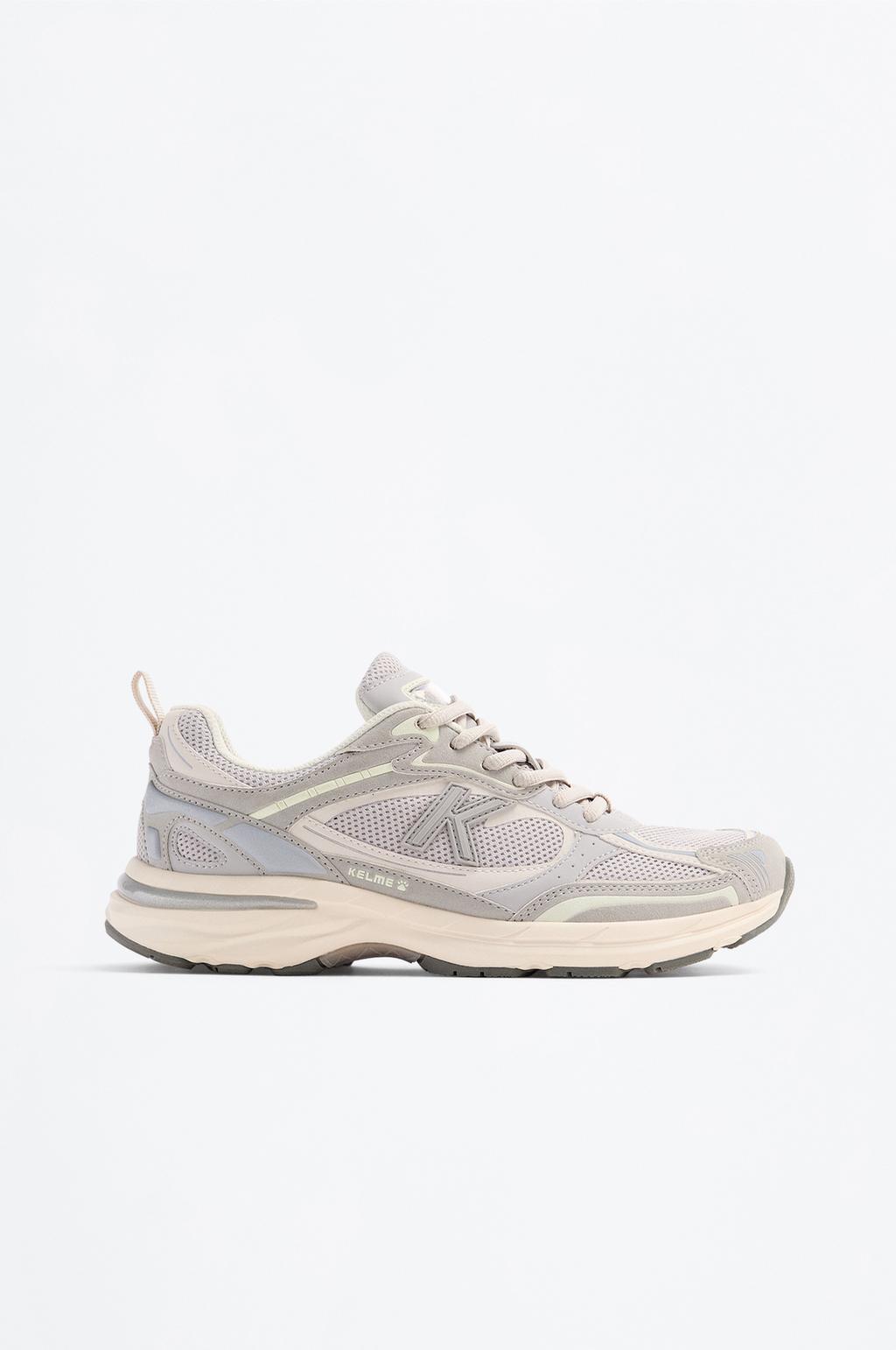 Kelme sports sneaker