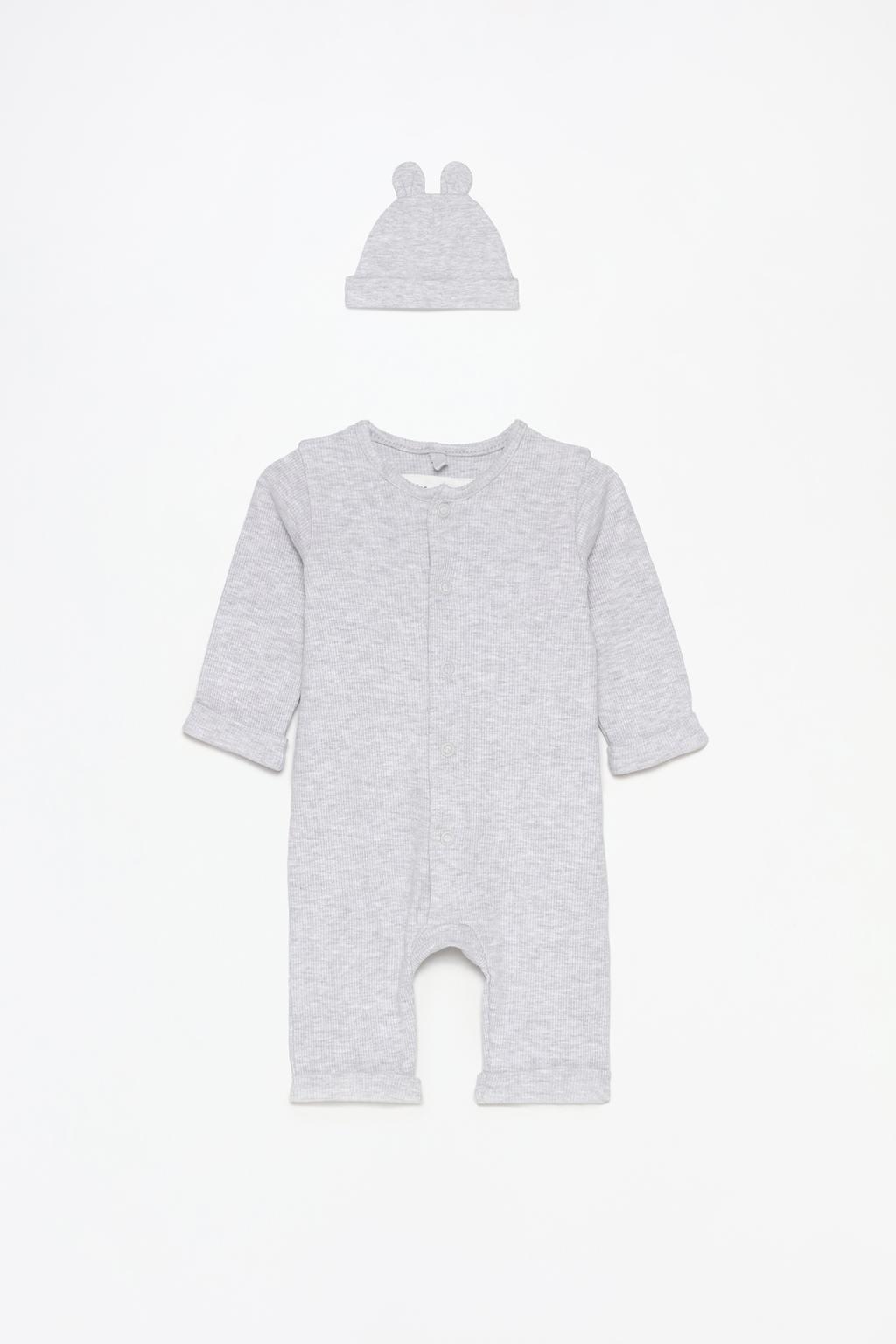 Ribbed hat and jumpsuit co-ord