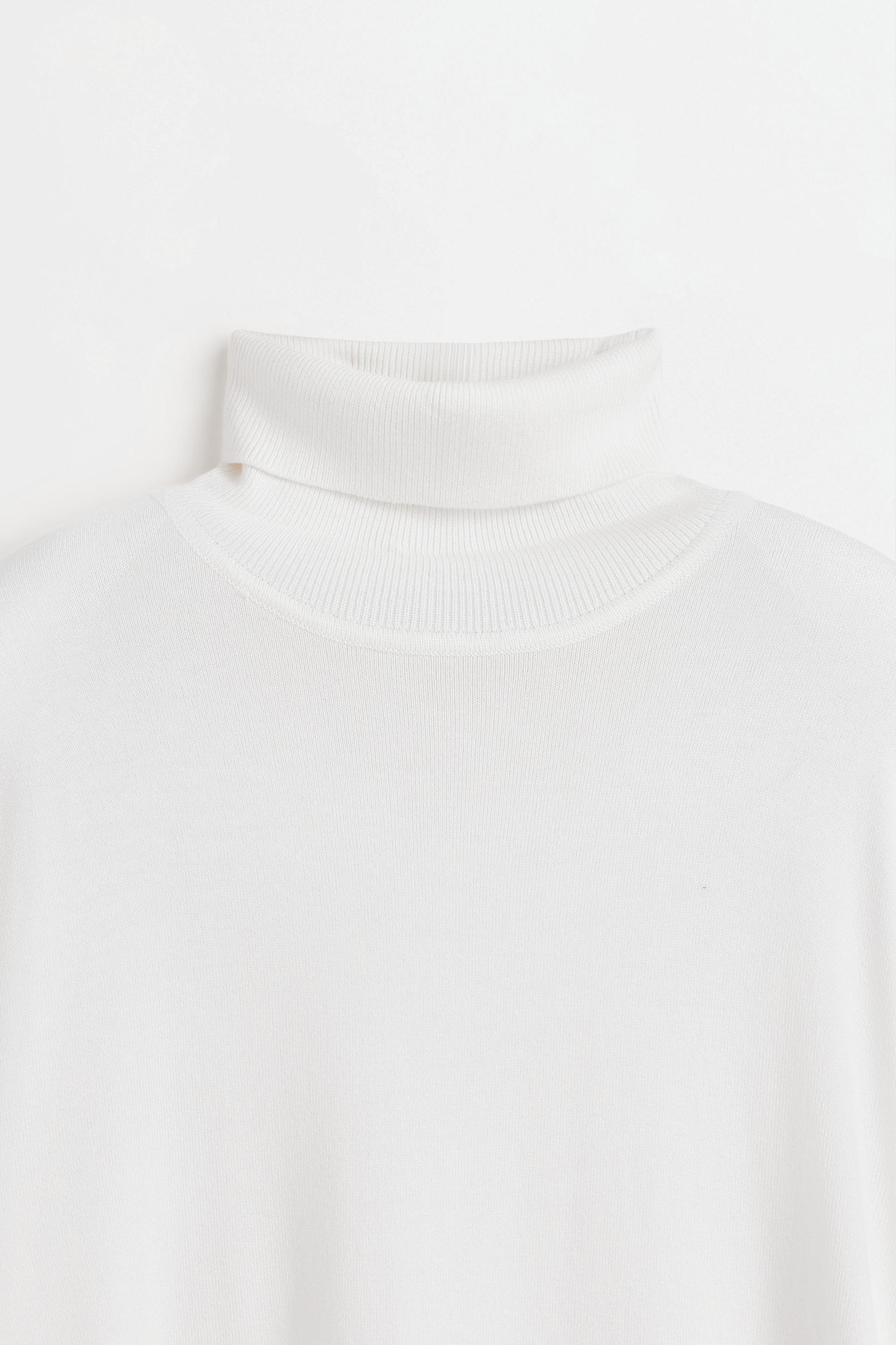 Turtleneck sweater — WHITE