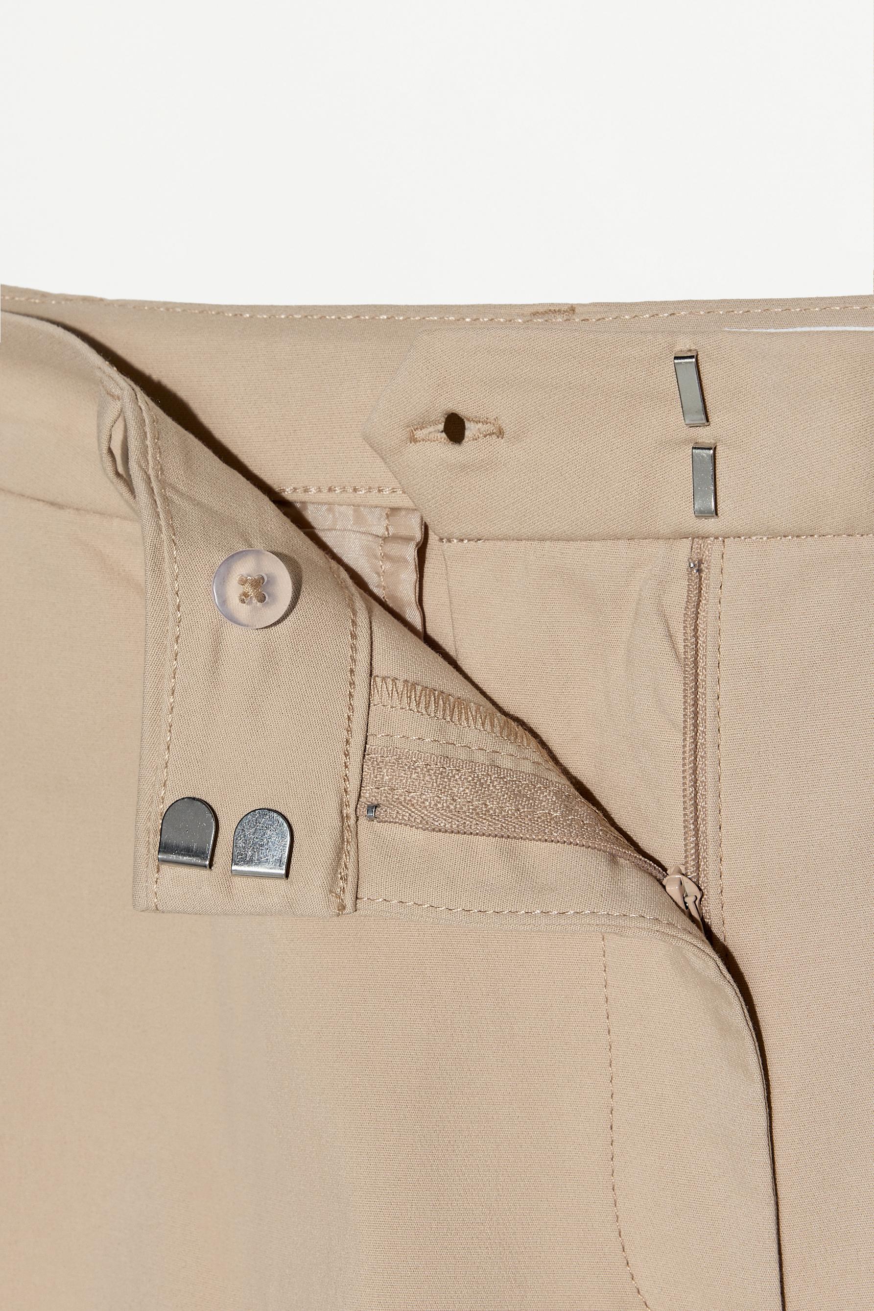 Pleated shorts — LIGHT CAMEL