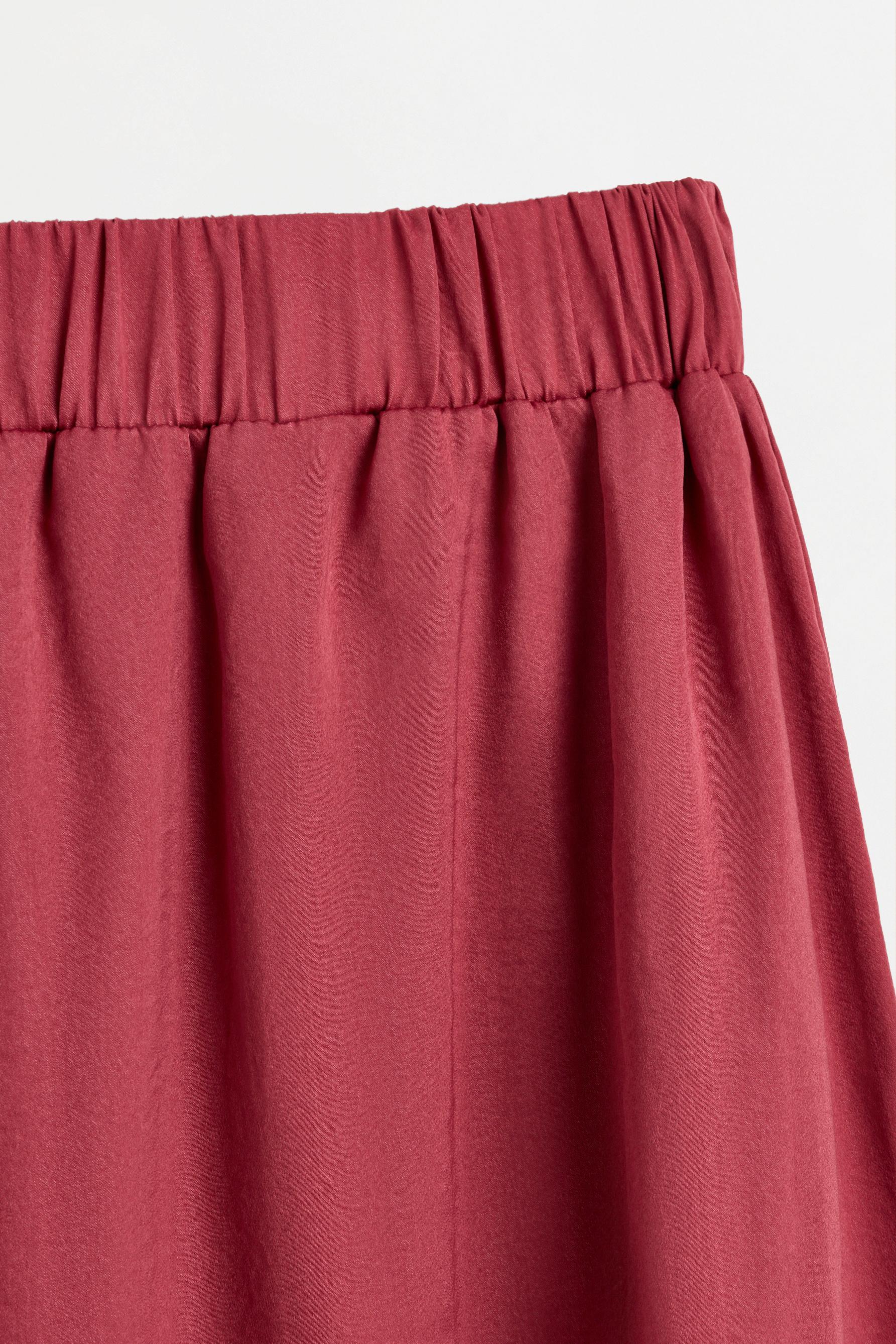 Textured satin midi skirt — MAROON