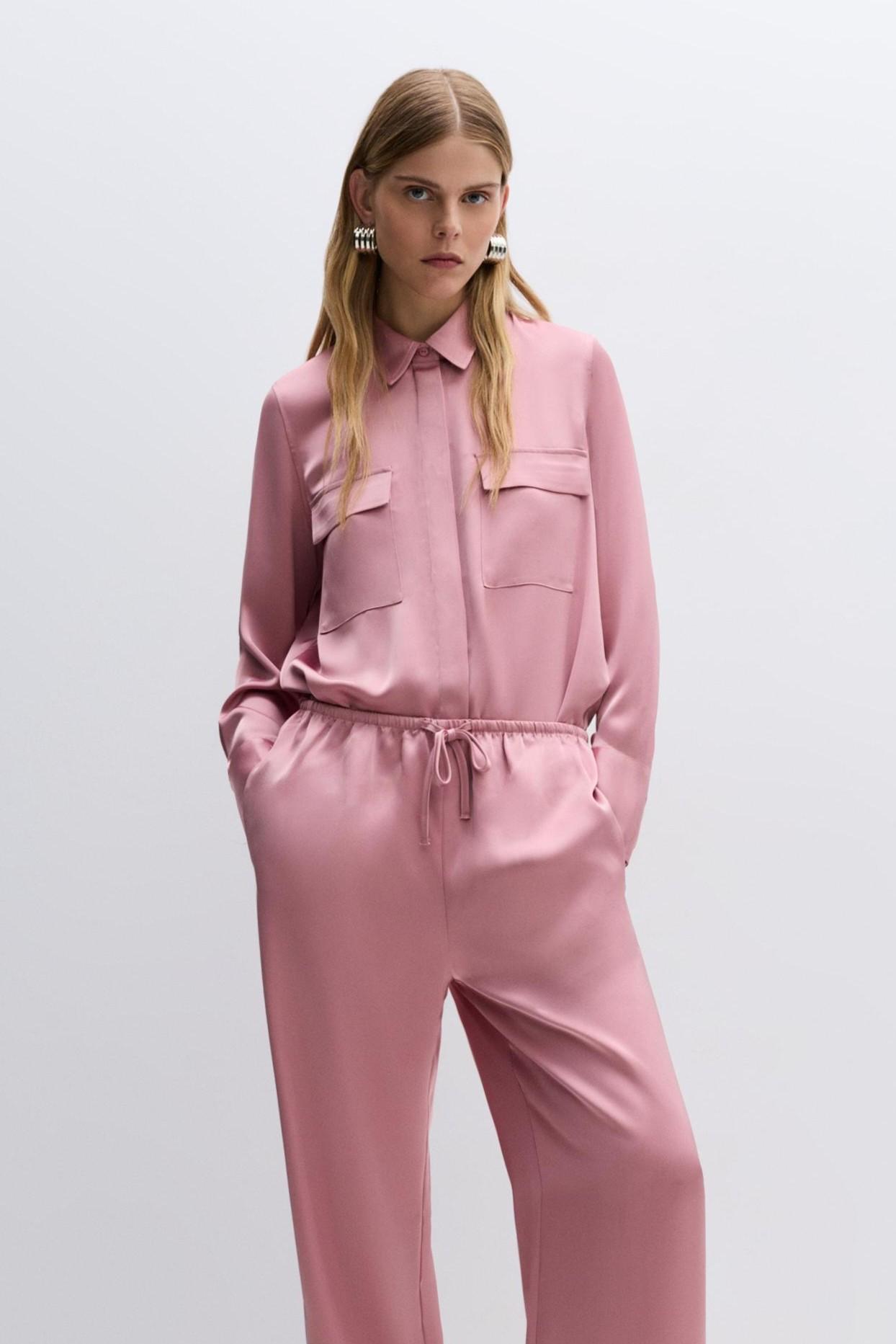 Camisa satinada bolsillos