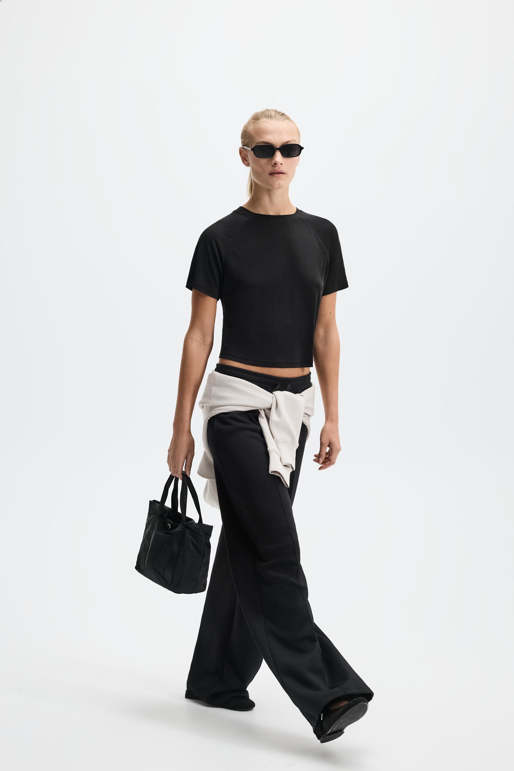 Cropped flowing T-shirt — BLACK