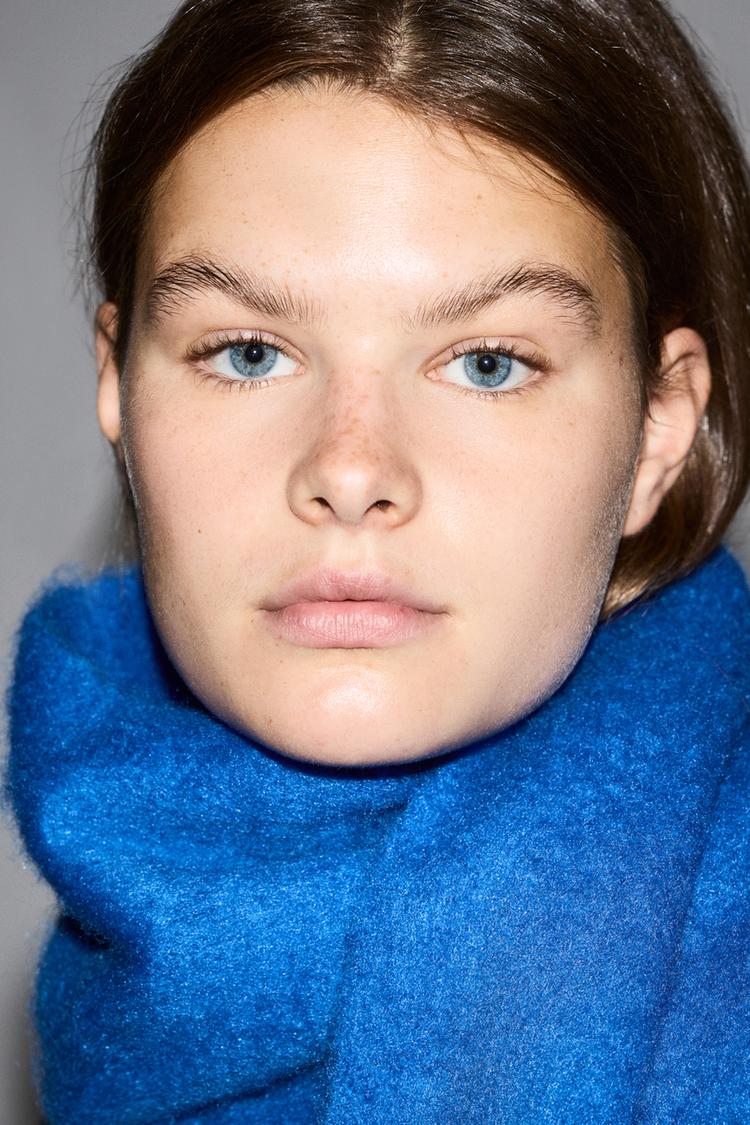 Fluffy solid scarf — ELECTRIC BLUE