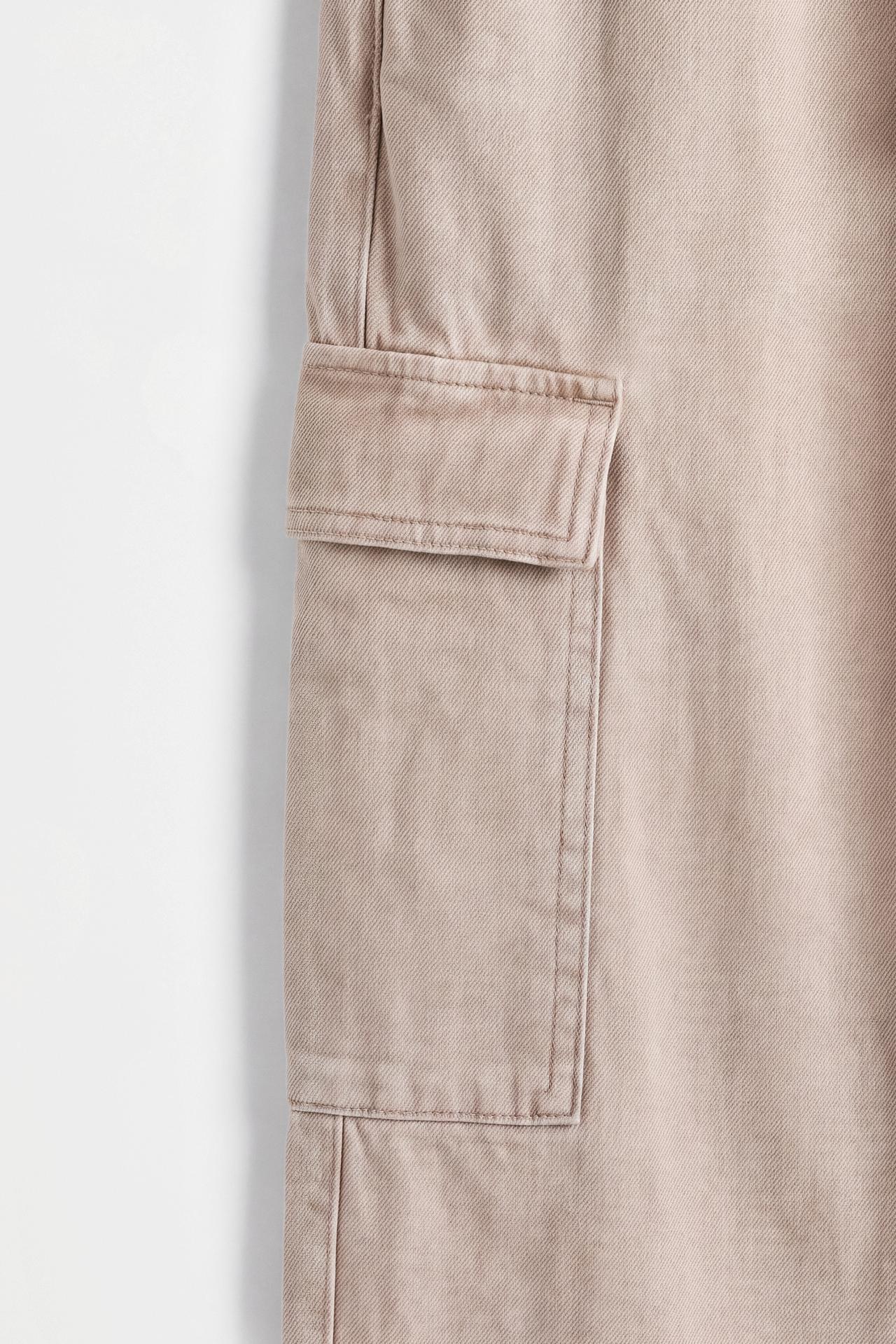 Loose-Fit Cargo Jogger Jeans — PALE OCHRE