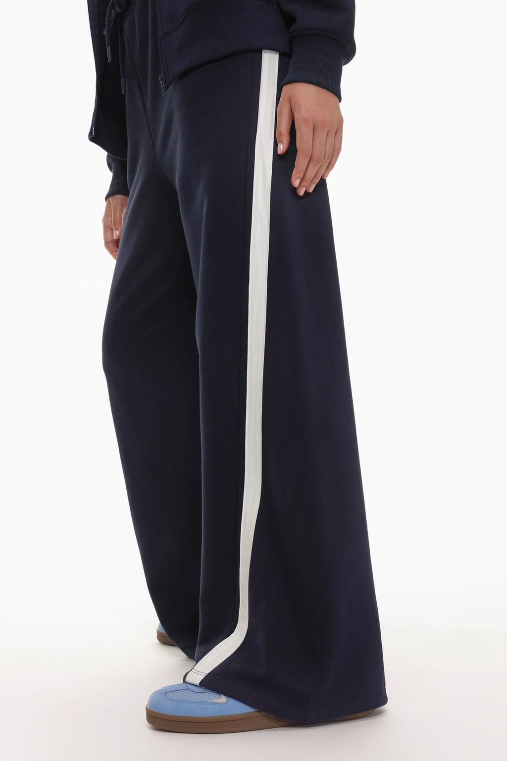 Oversize trousers stripes