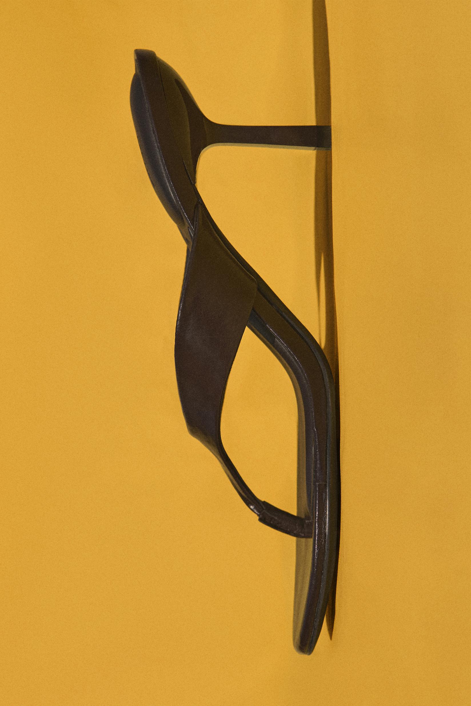 Thong heeled sandals — BROWN