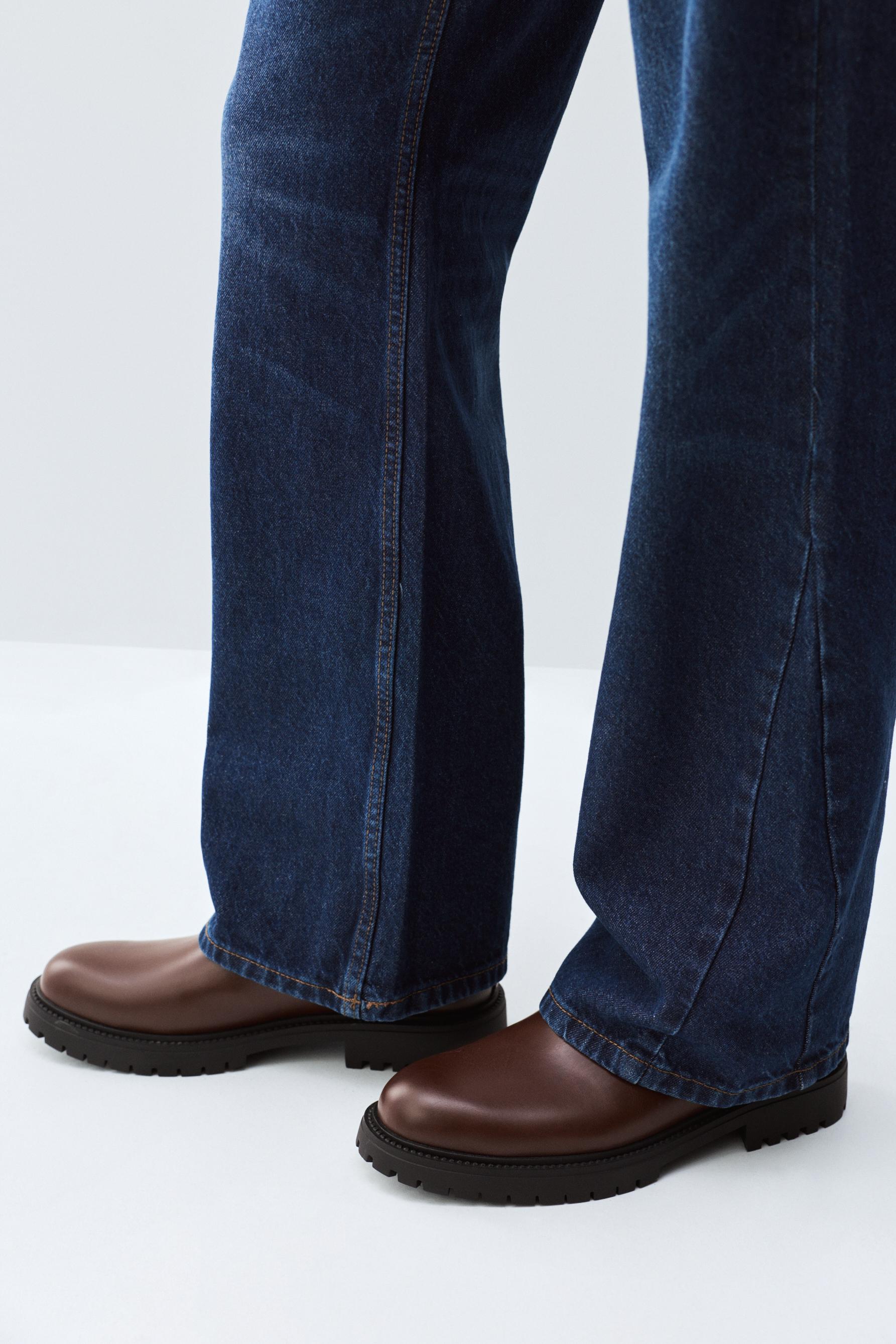 Men's Chelsea boots with track sole — BROWN