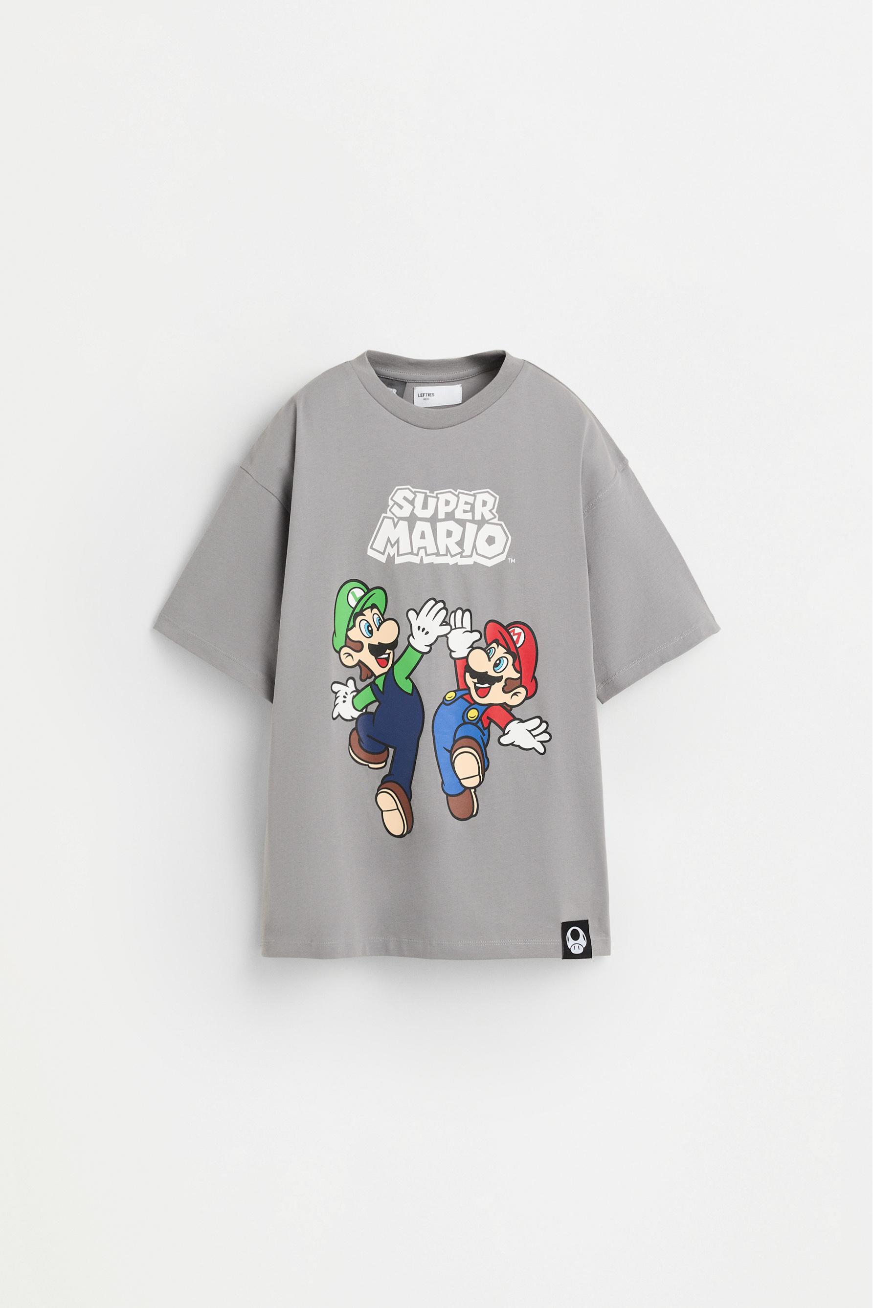 Arkası büyük Super Mario Bros Nintendo® baskılı t-shirt