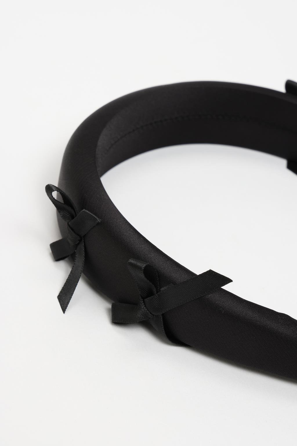 Wide headband with bows