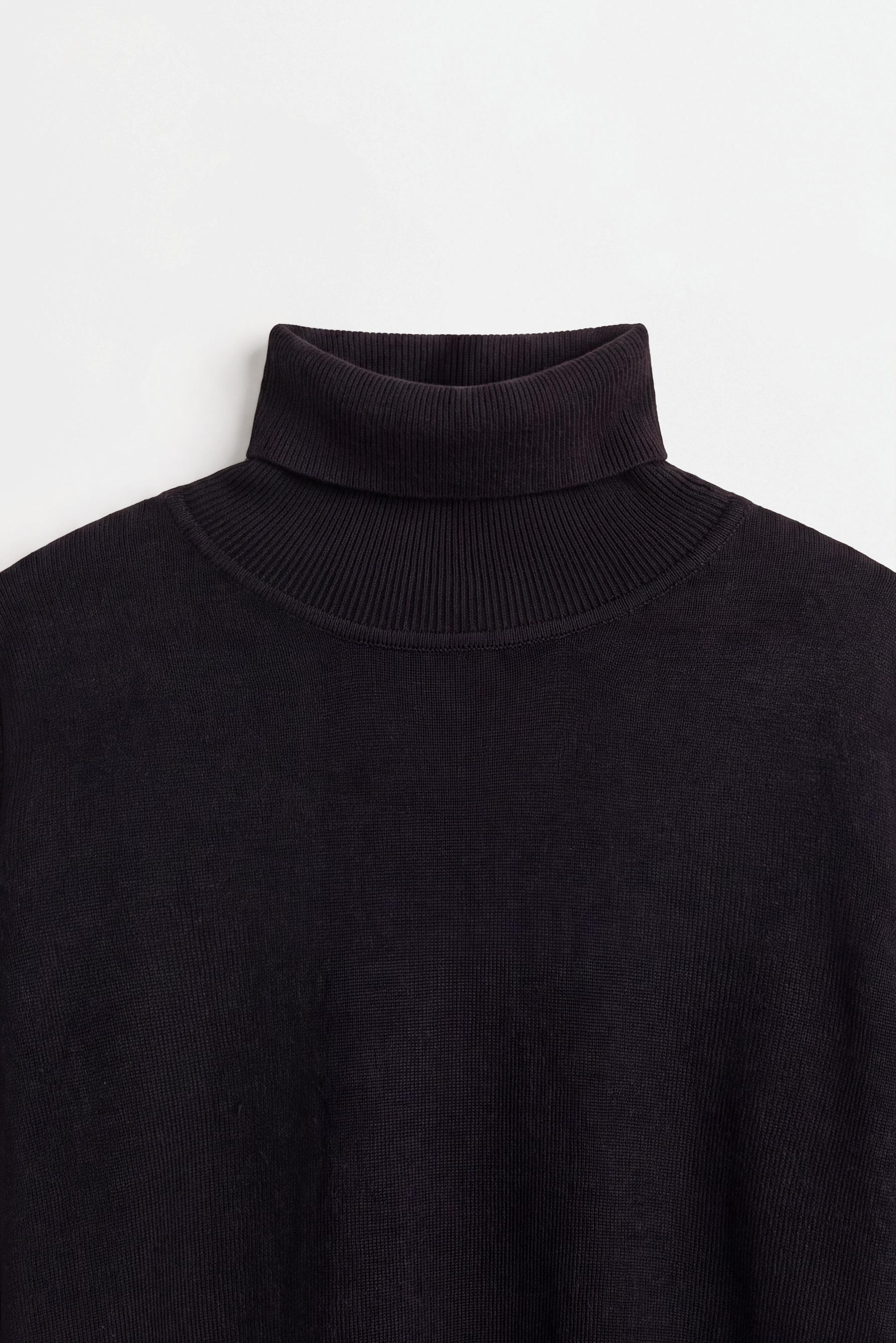 Turtleneck sweater — BLACK
