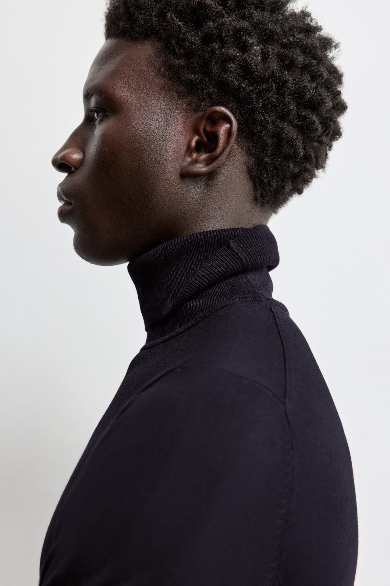 Turtleneck sweater — BLACK