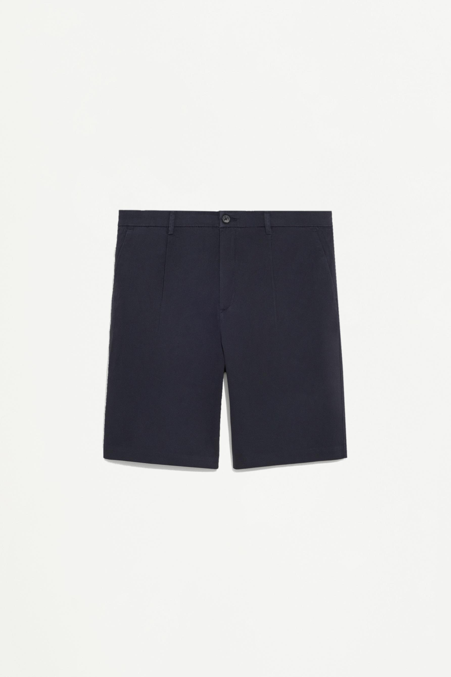 Pleated chino Bermuda shorts — NAVY BLUE