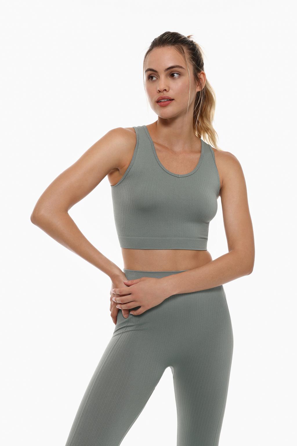 Top deportivo seamless canalé cuello pico