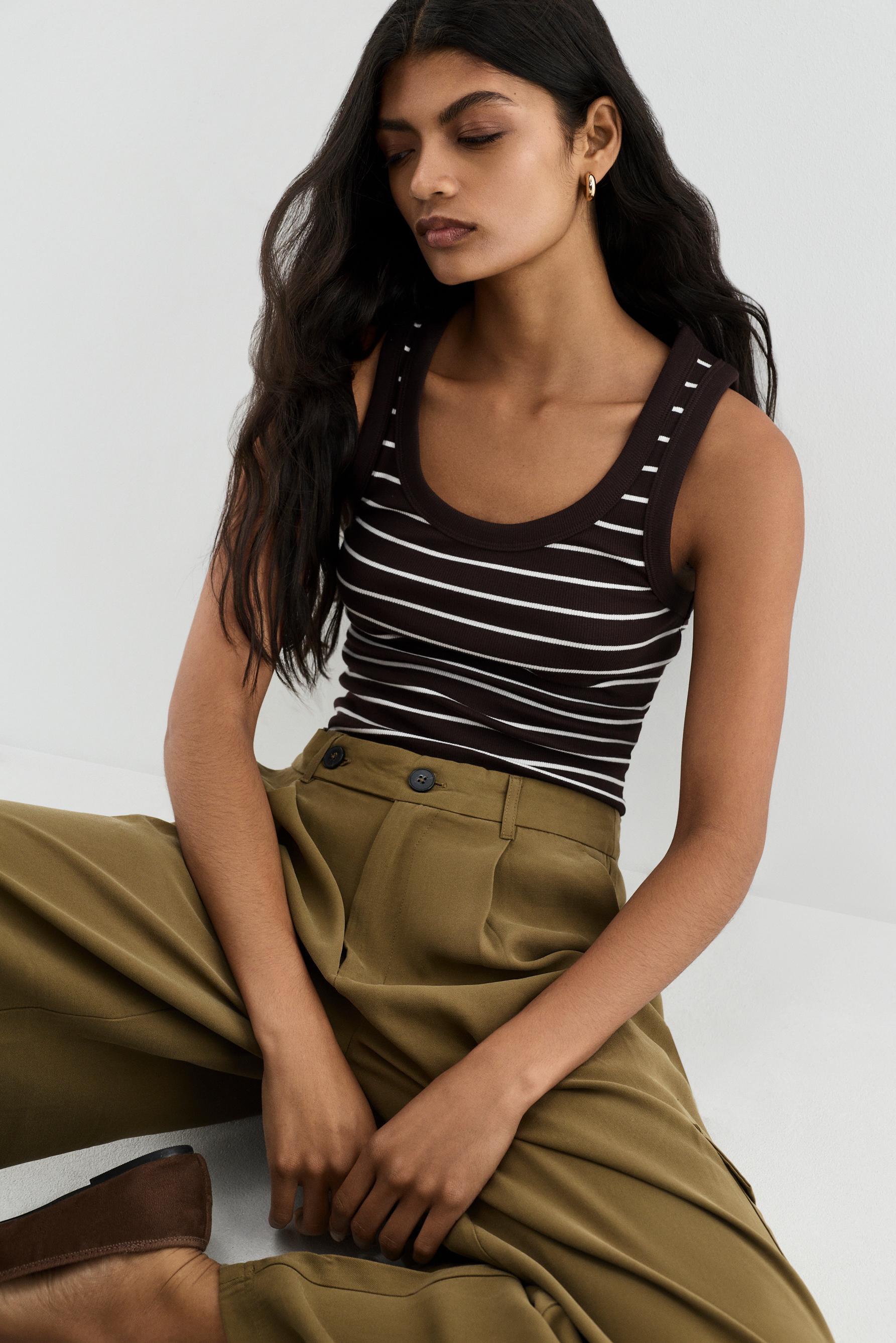 Contrast detail racerback T-shirt — ECRU/BROWN
