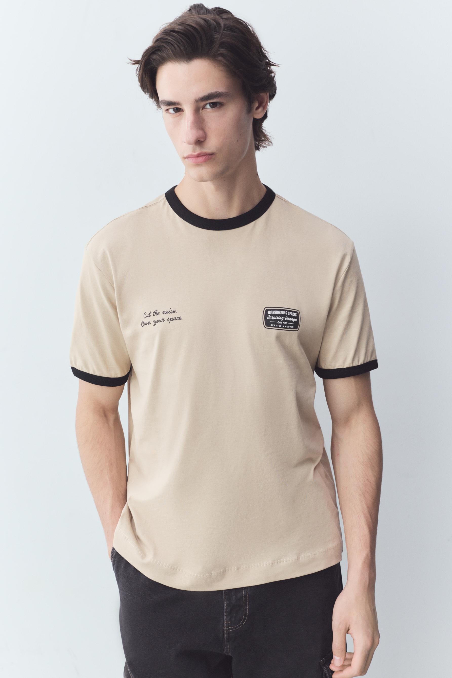 Camiseta cuello contraste