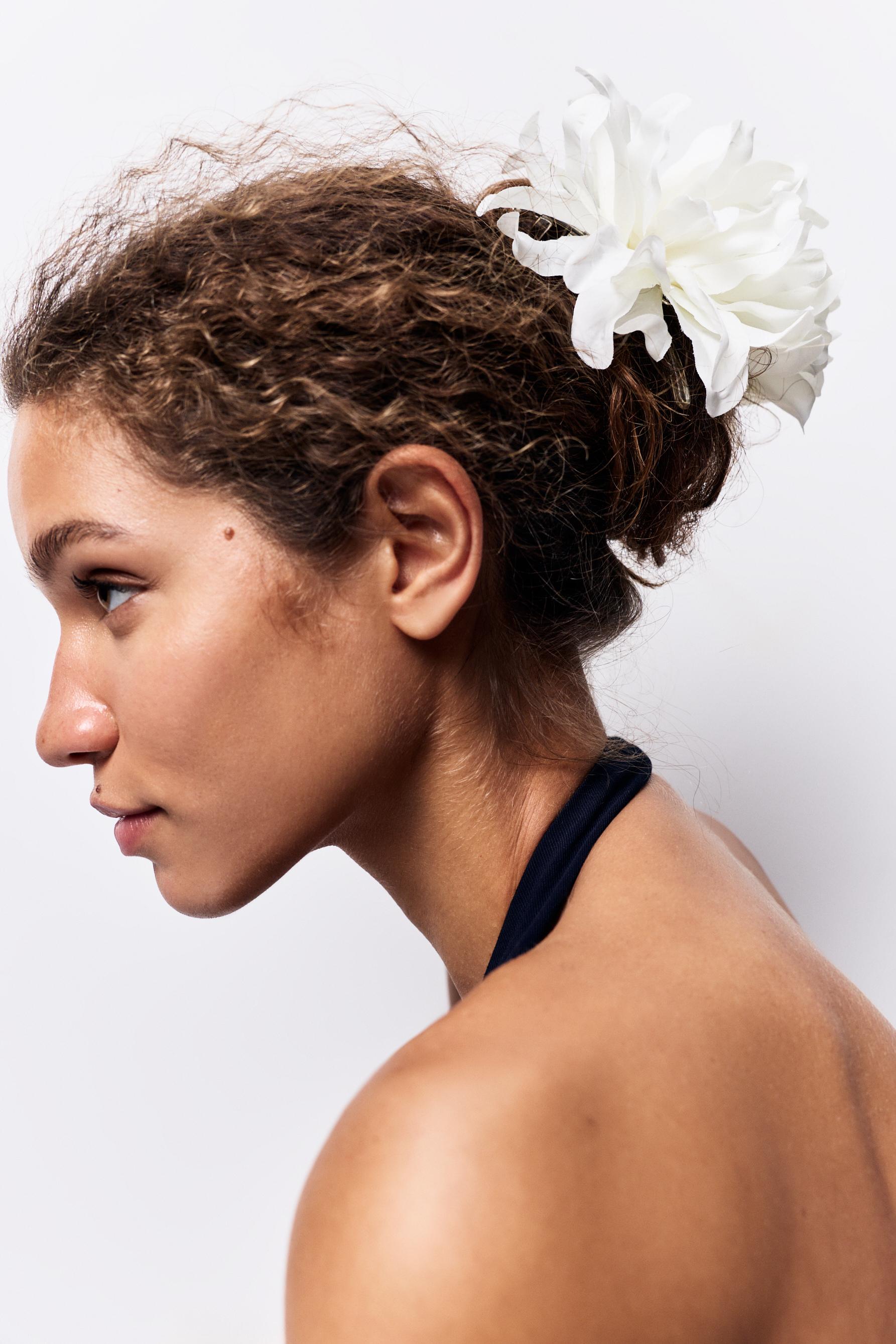 Flower hair clip — WHITE