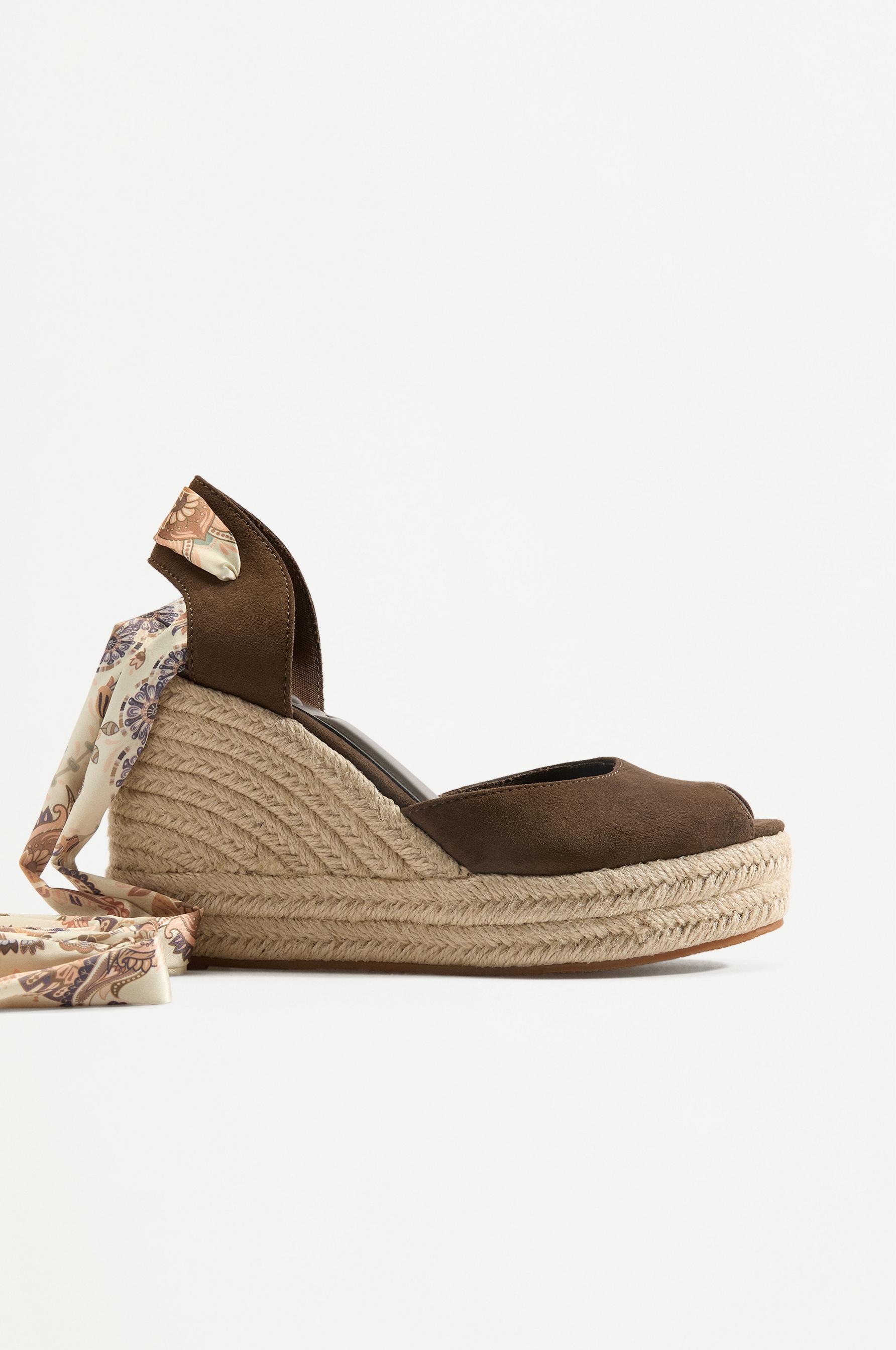 Jute wedge sandals with tie-up ankle strap — 1-517