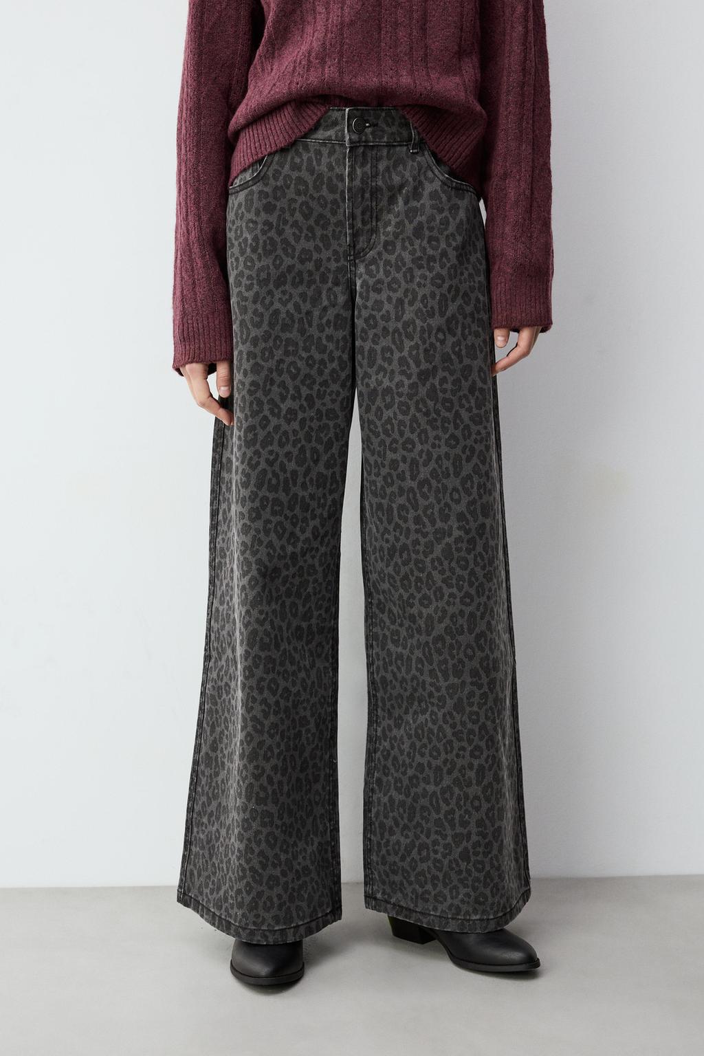 Animal print wide-leg jeans