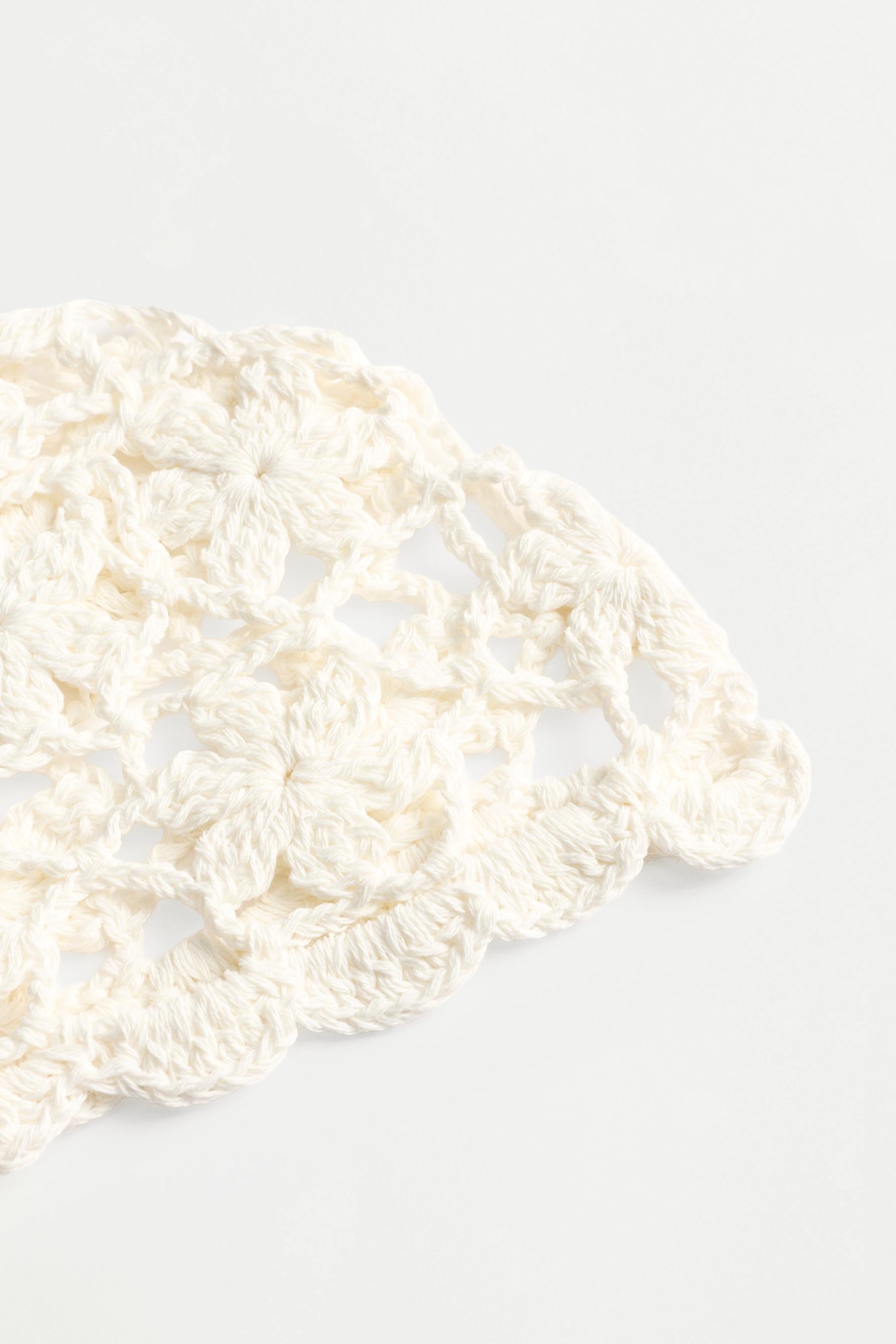 Crochet flower hat — WHITE