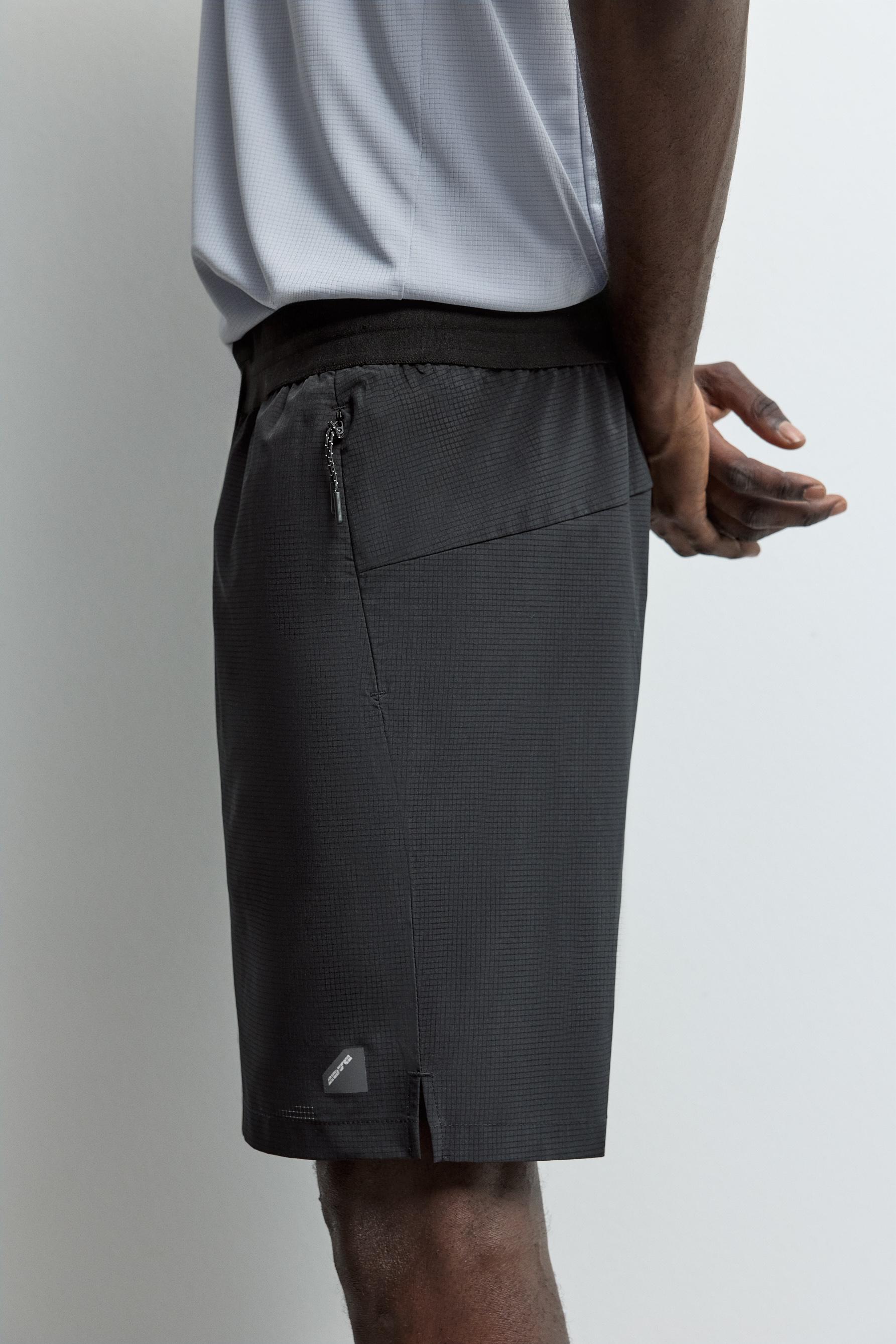 Bermuda sports shorts — BLACK