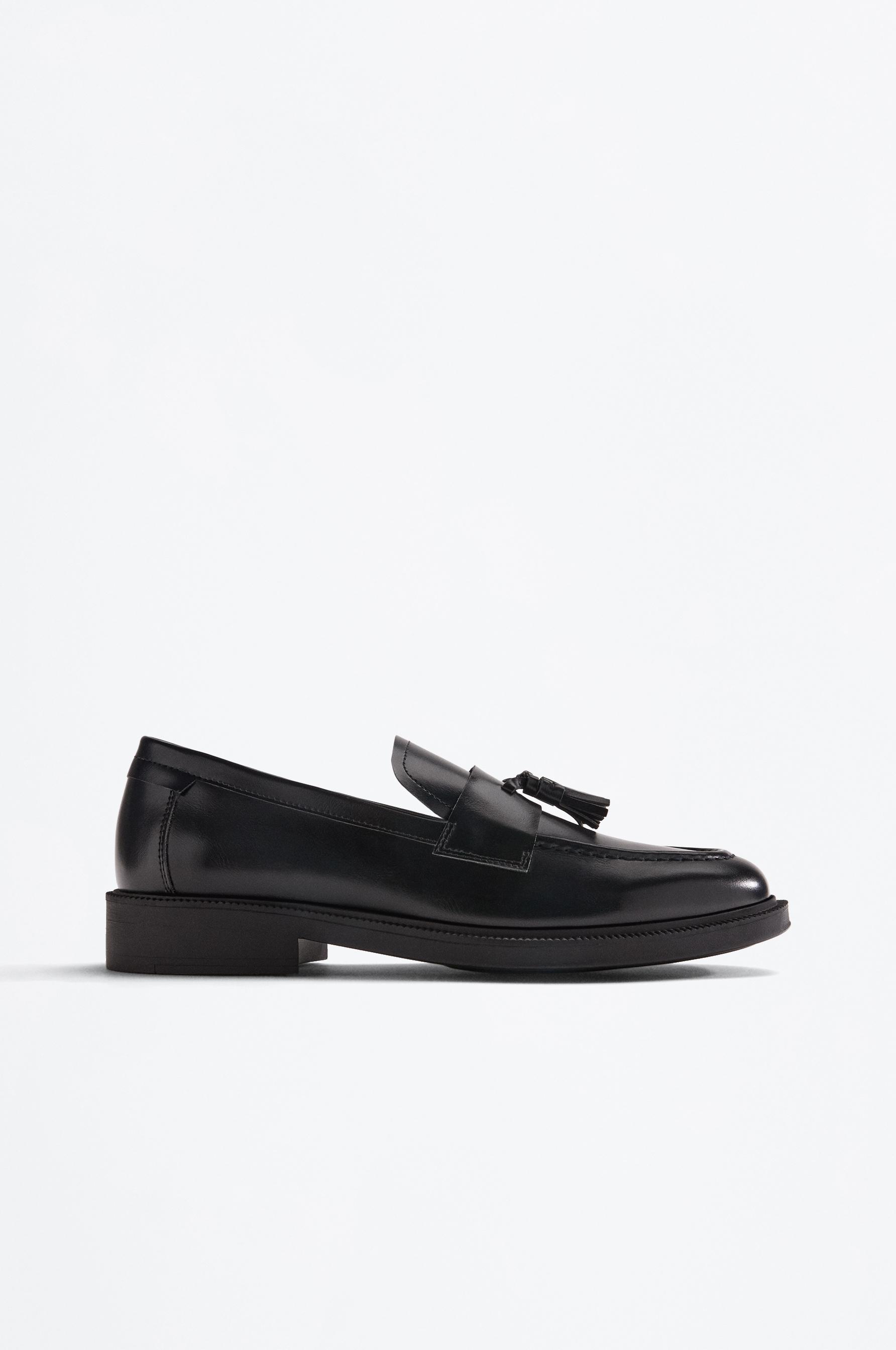 Tassel loafer shoe — BLACK