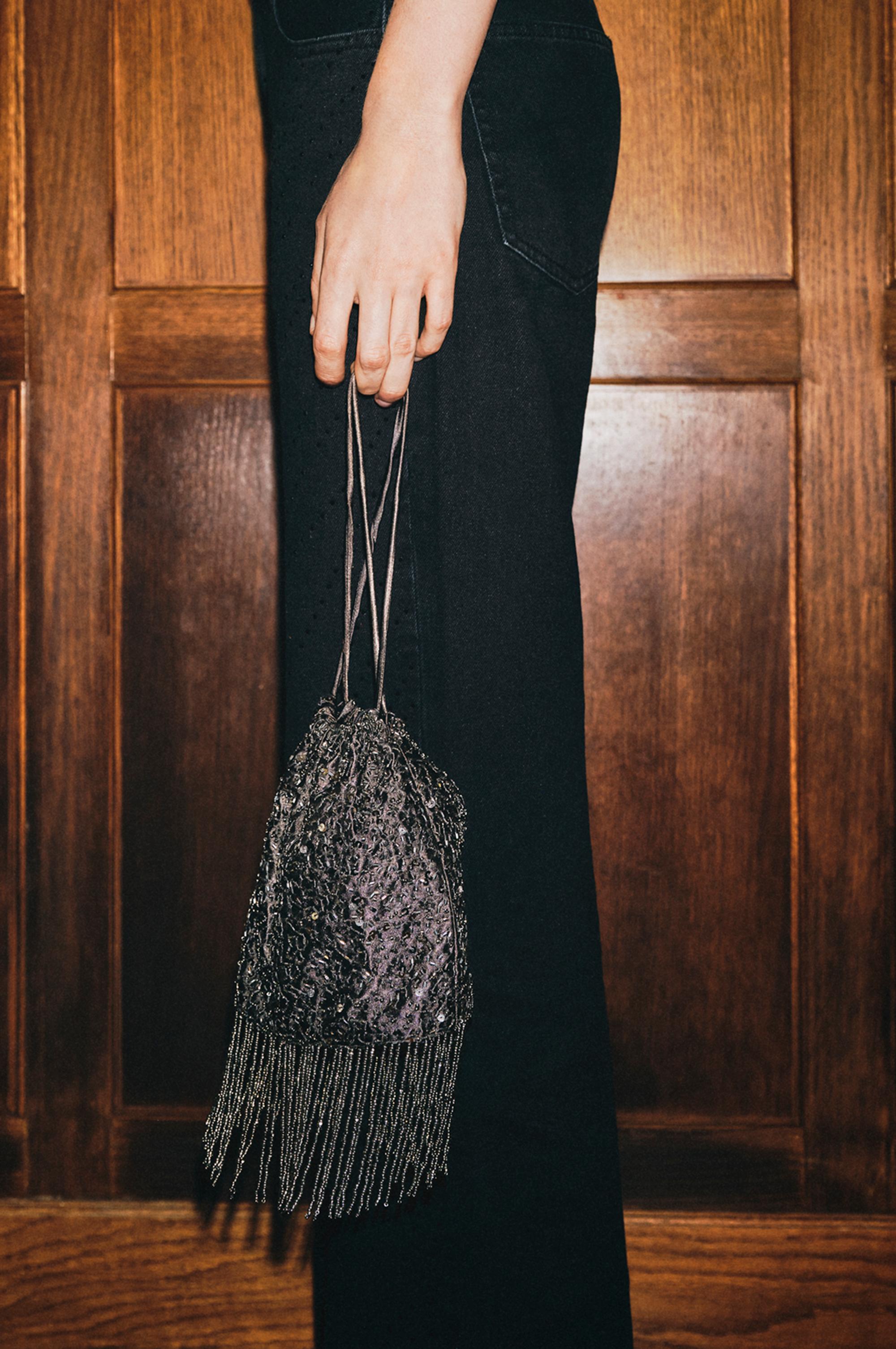 Beaded crossbody bucket bag — GREY