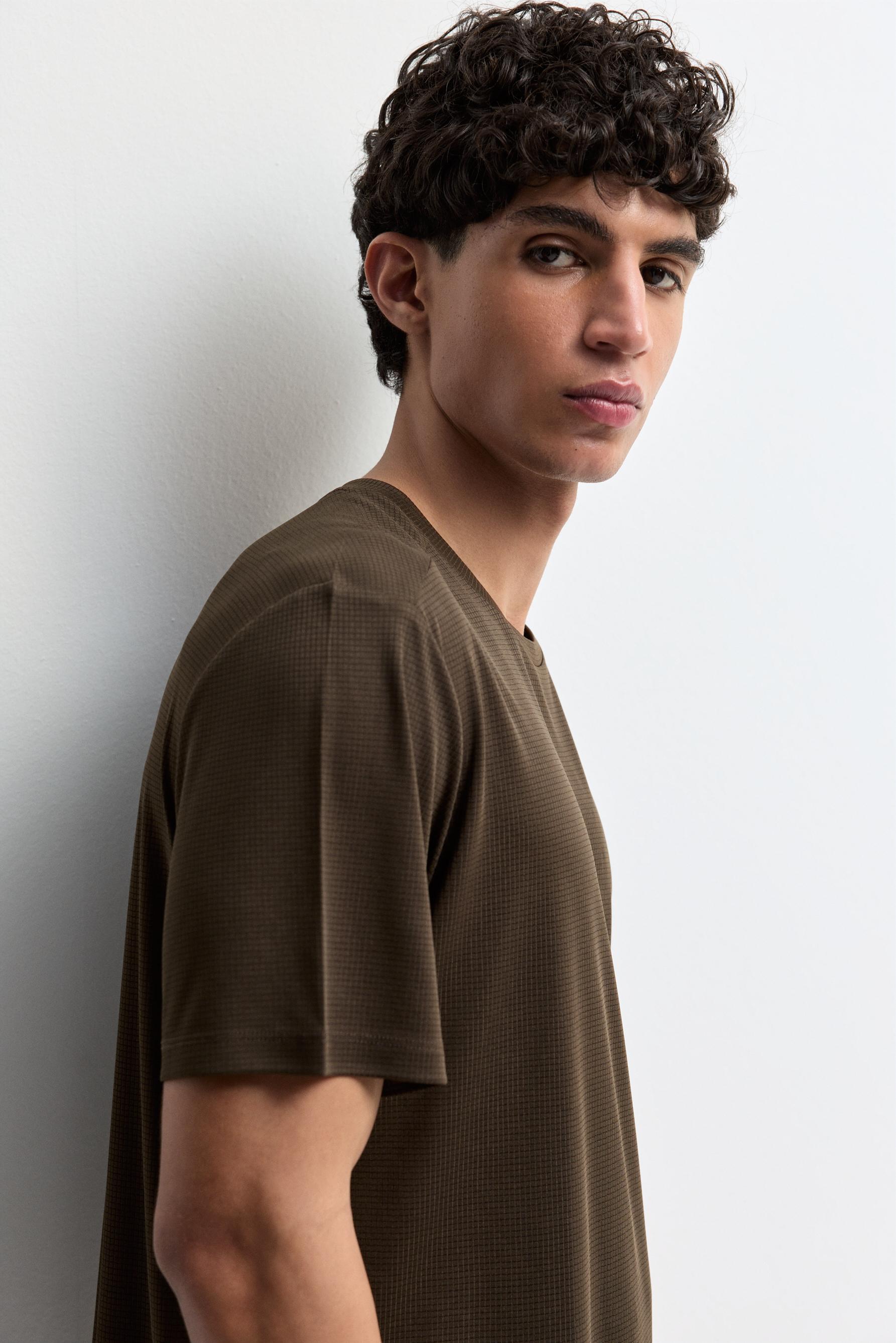 Sports T-shirt — BROWN