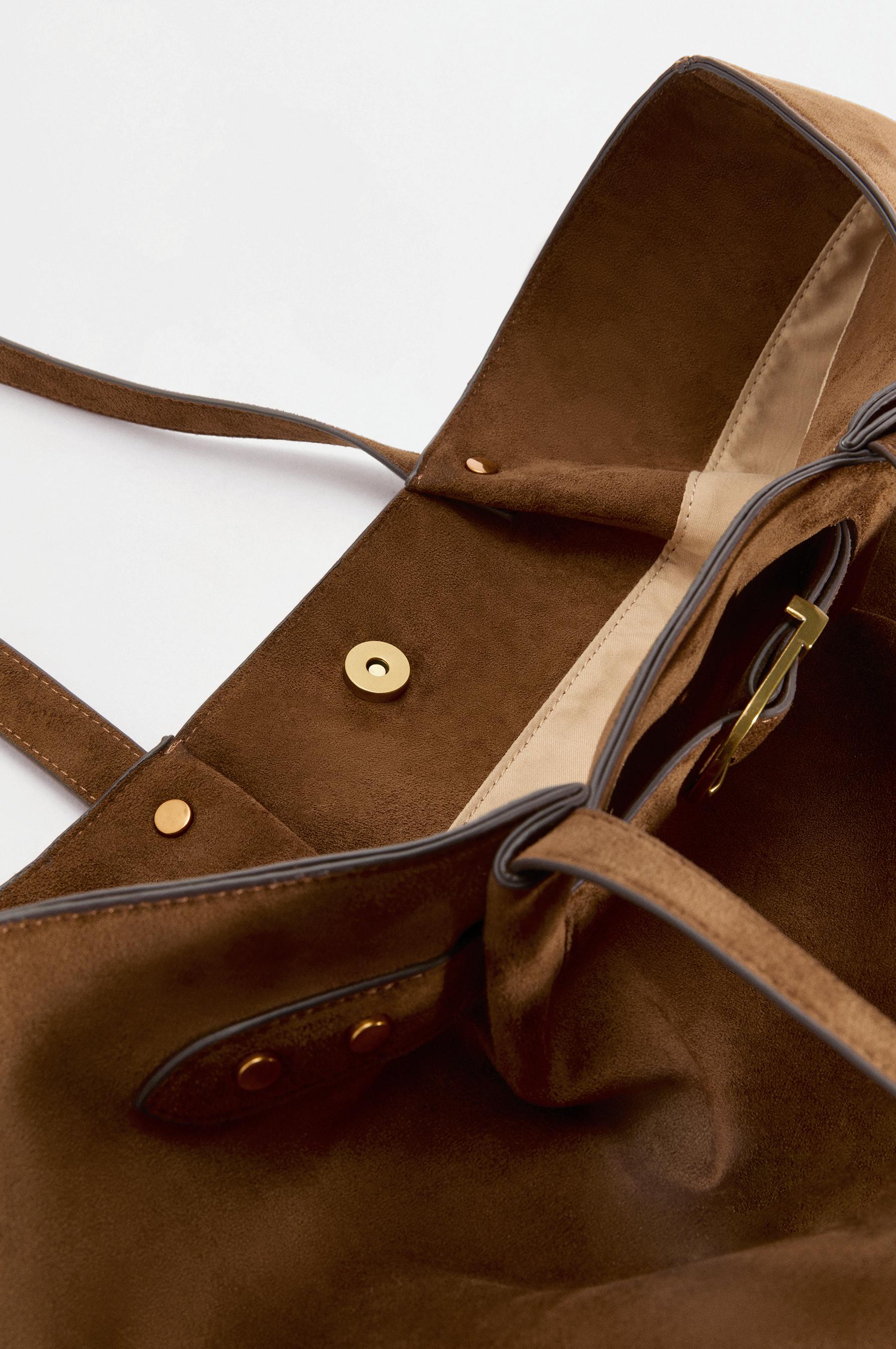 Faux suede buckle shopper bag — CAMEL
