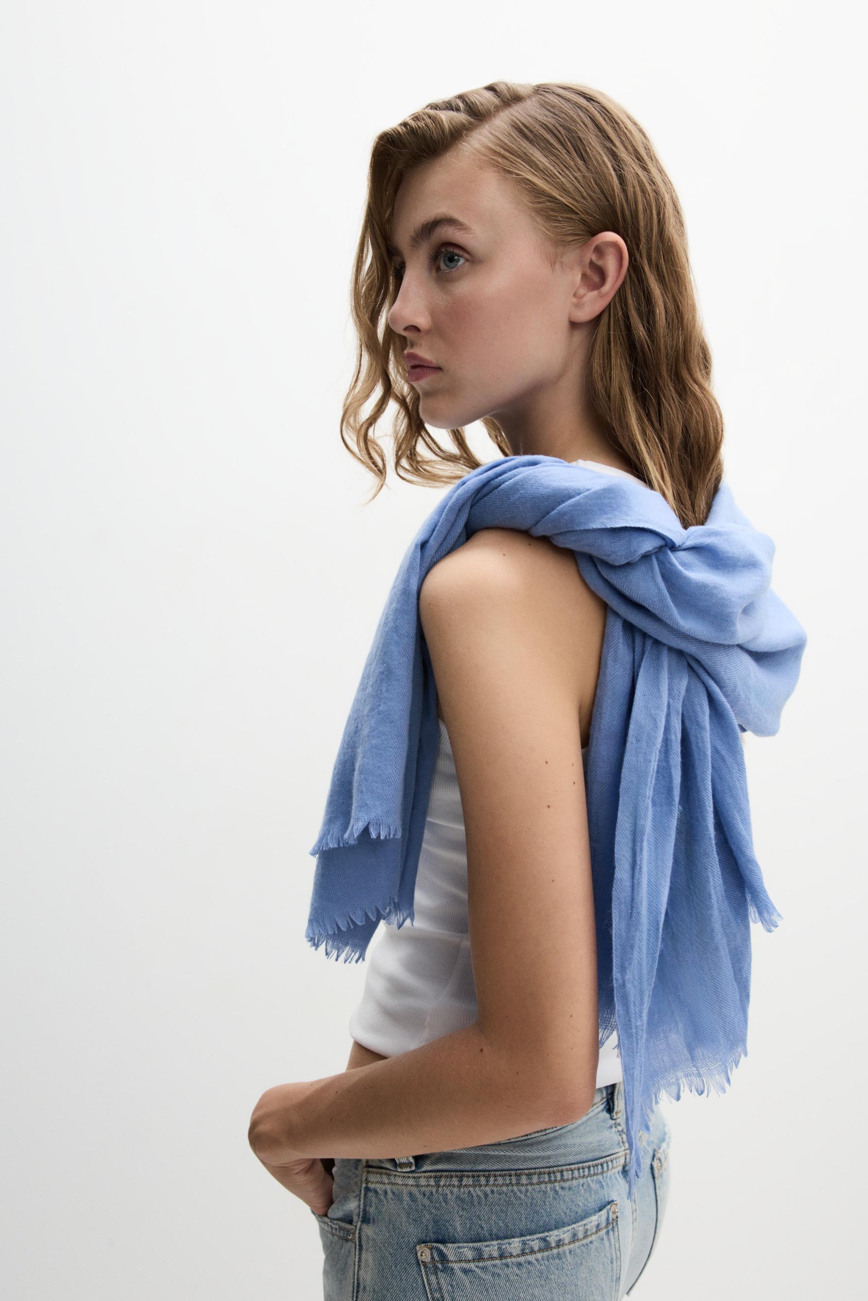 Pañuelo rectangular liso