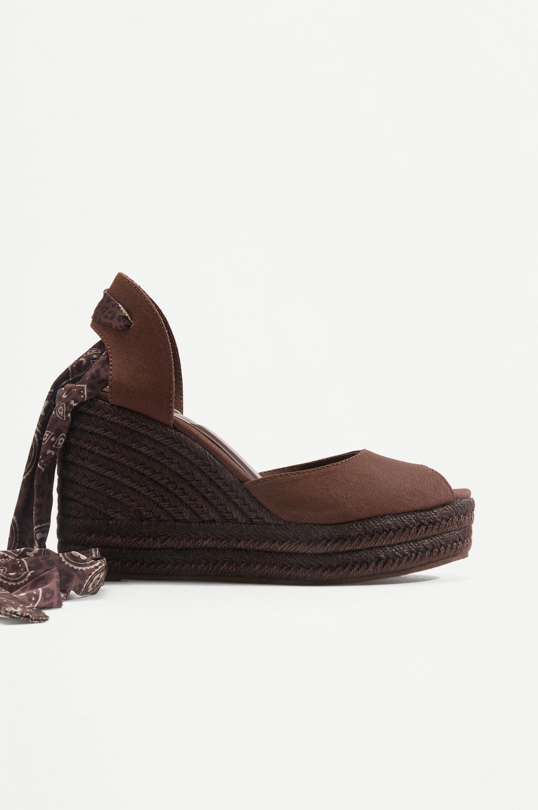 Jute wedge sandals with tie-up ankle straps — BROWN