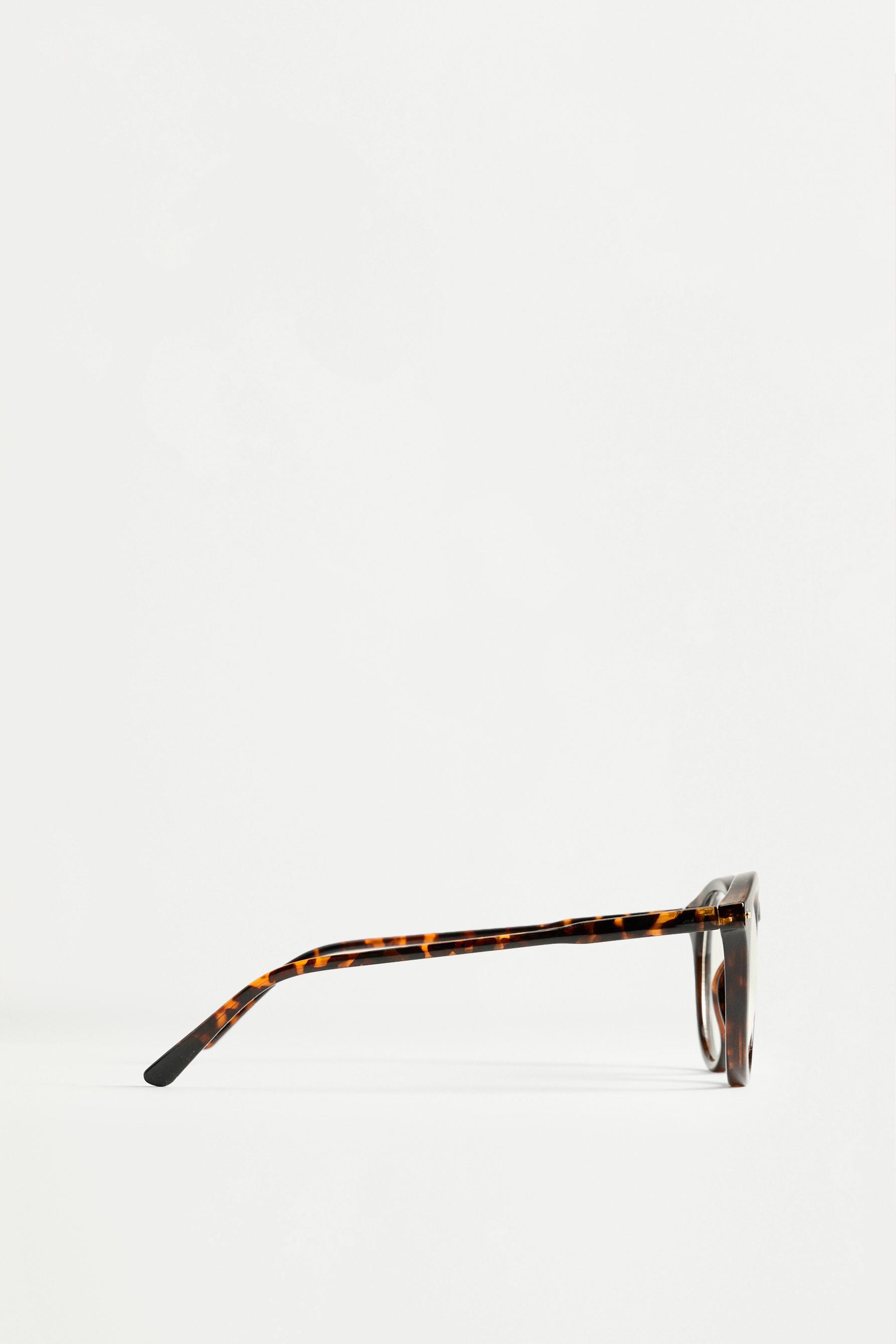 Tortoiseshell-effect glasses — TORTOISESHELL