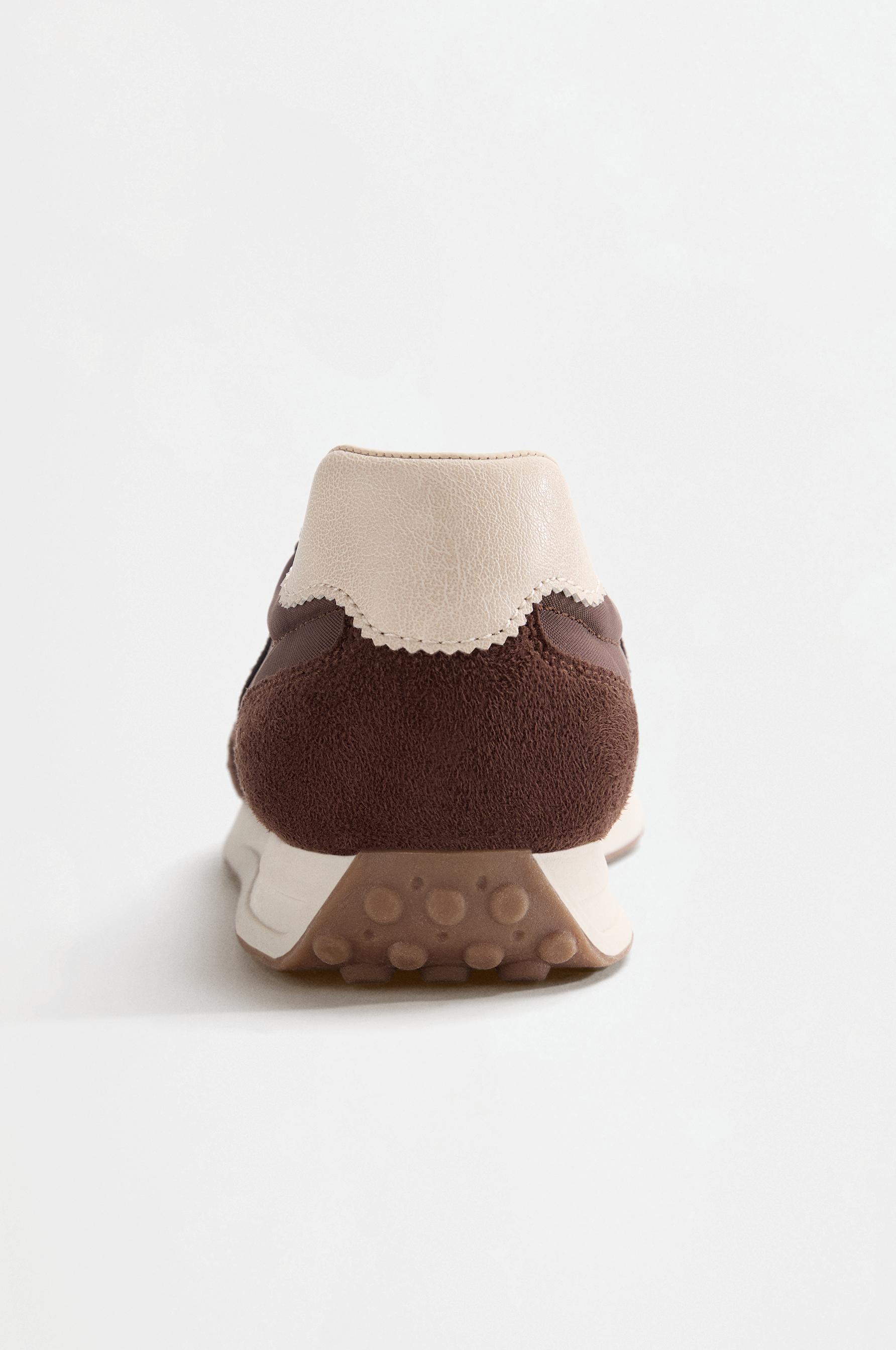 Minimalist sports shoe — BROWN